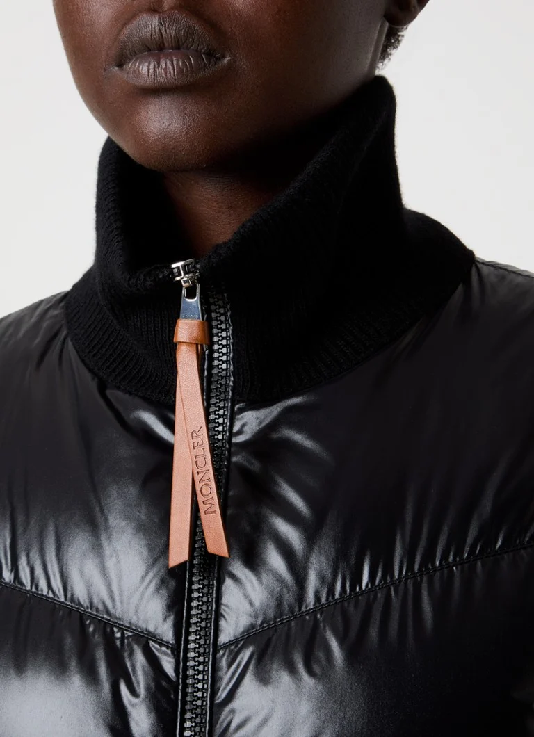 Moncler-trikoovillainen ribbineuletakki, jossa tikattu etu- ja takaosa