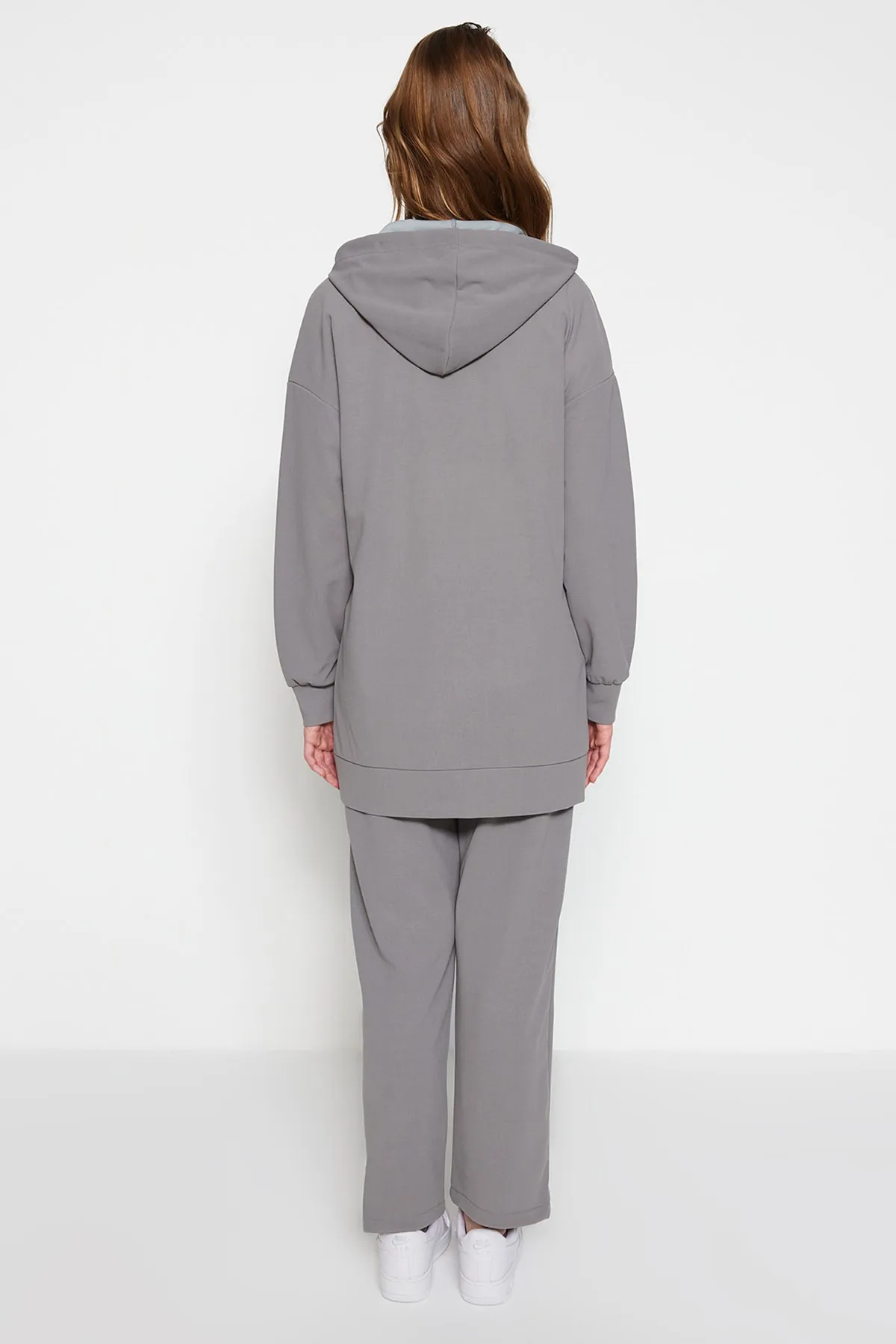 Trendyol Modest  Graues Strick-Trainingsanzug-Set mit Kapuze und Reißverschluss TCTSS21EM0091