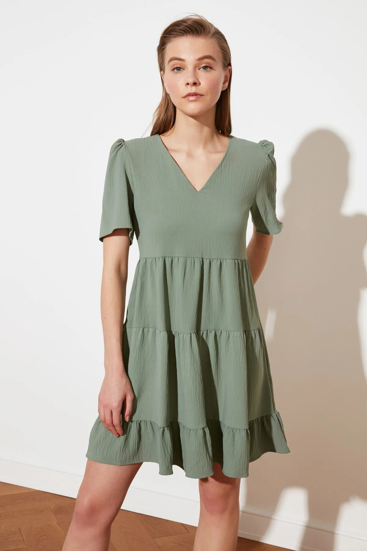 Trendyol Collection  Khakifarbenes, weit geschnittenes Mini-Webkleid TWOSS20EL0400