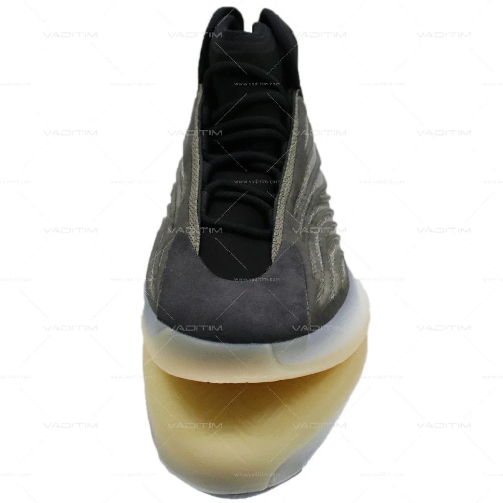 Yeezy QNTM Barium