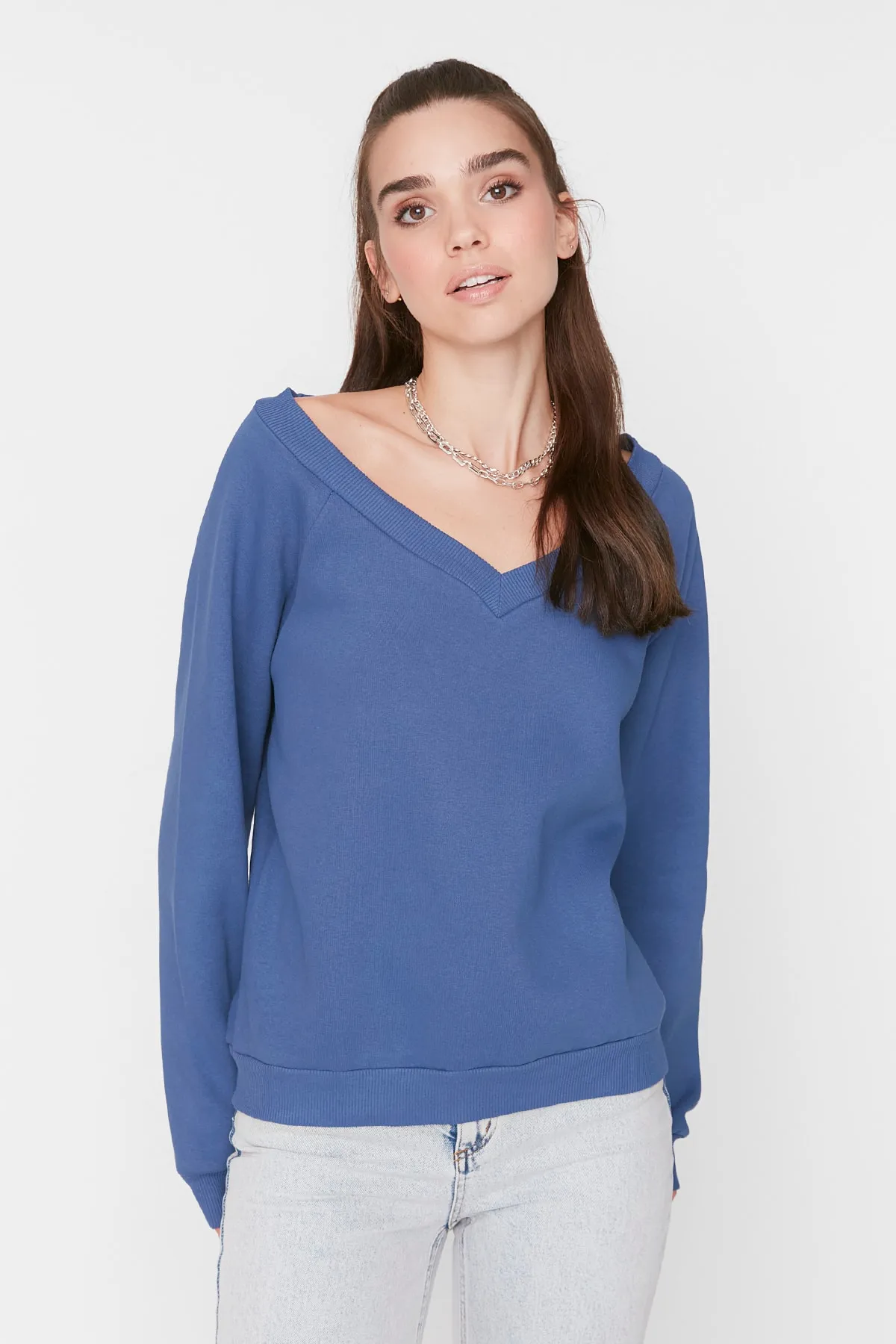 Trendyol Collection  Indigo Boat V-Ausschnitt Basic Dickes Fleece Innen Gestricktes Sweatshirt TWOAW23SW00184