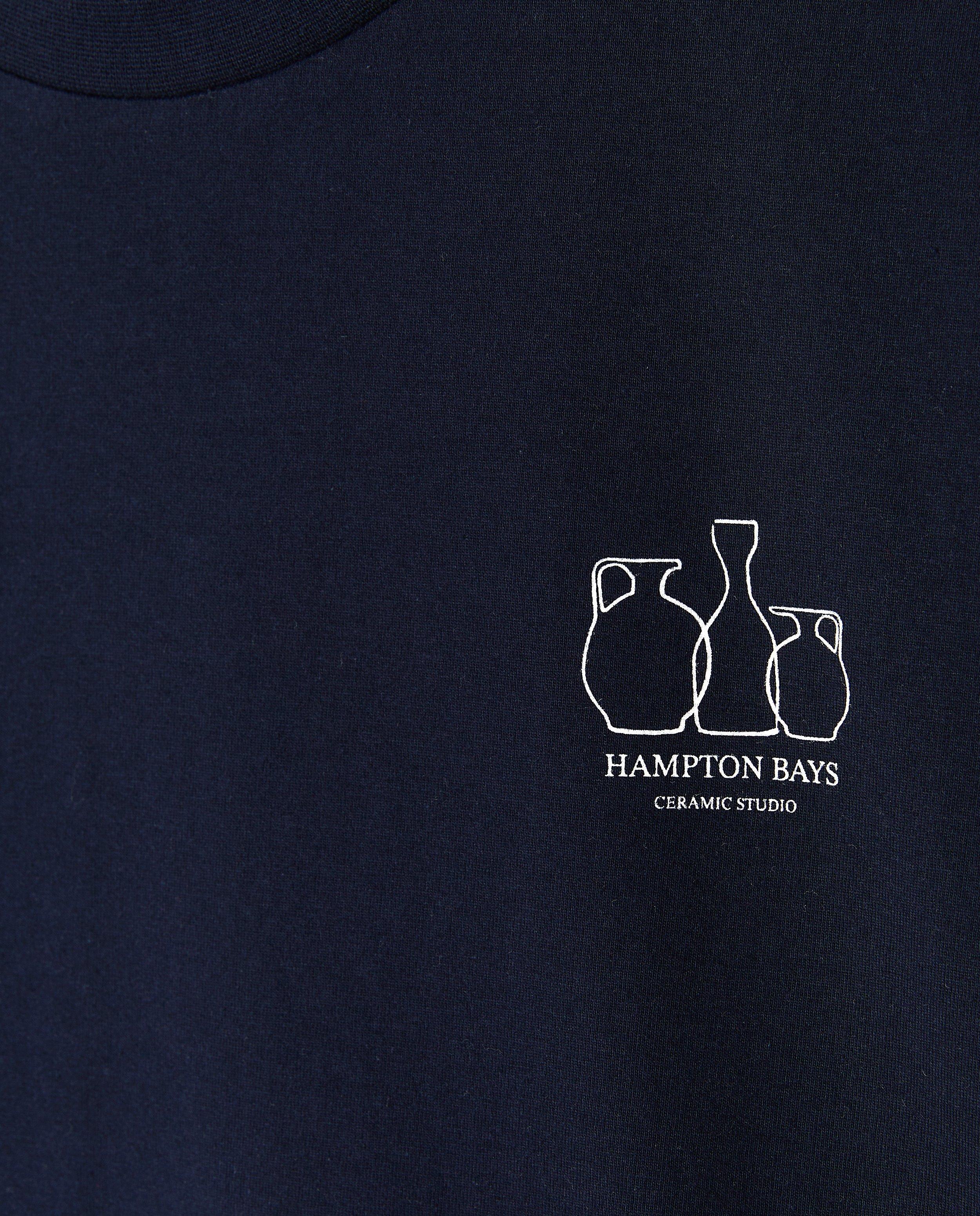 Tricou Hampton Bays cu imprimeu albastru închis pe spate