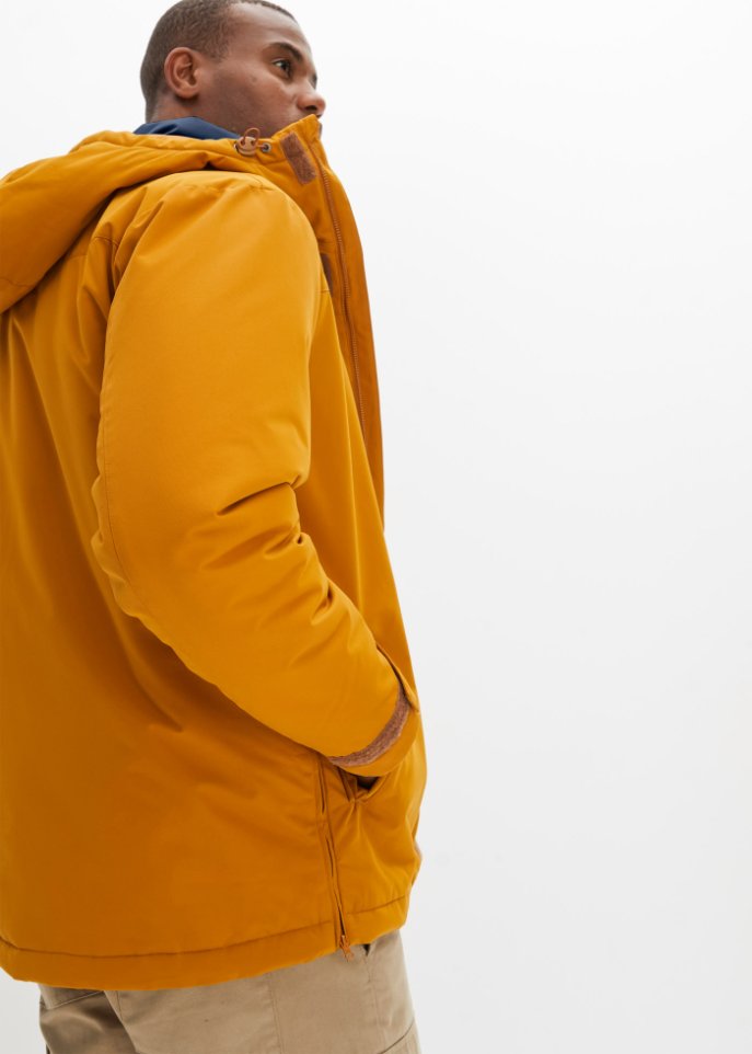 Winterjacke mit Komfortschnitt und recyceltem Polyester