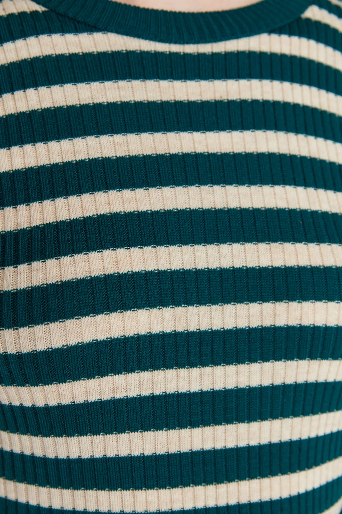 Trendyol Collection  Grüner Basic Strickpullover mit Streifen TWOAW21KZ0942