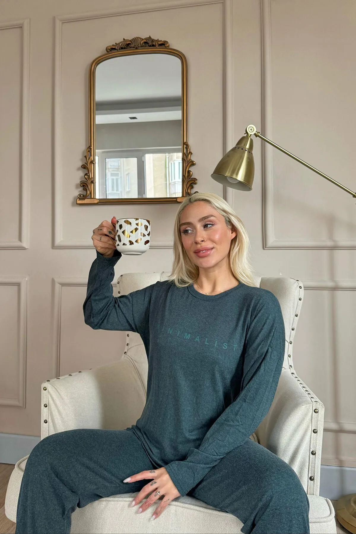 Pijamaevi  Grünes, minimalistisch bedrucktes, langärmliges Damen-Pyjama-Set aus Bambus