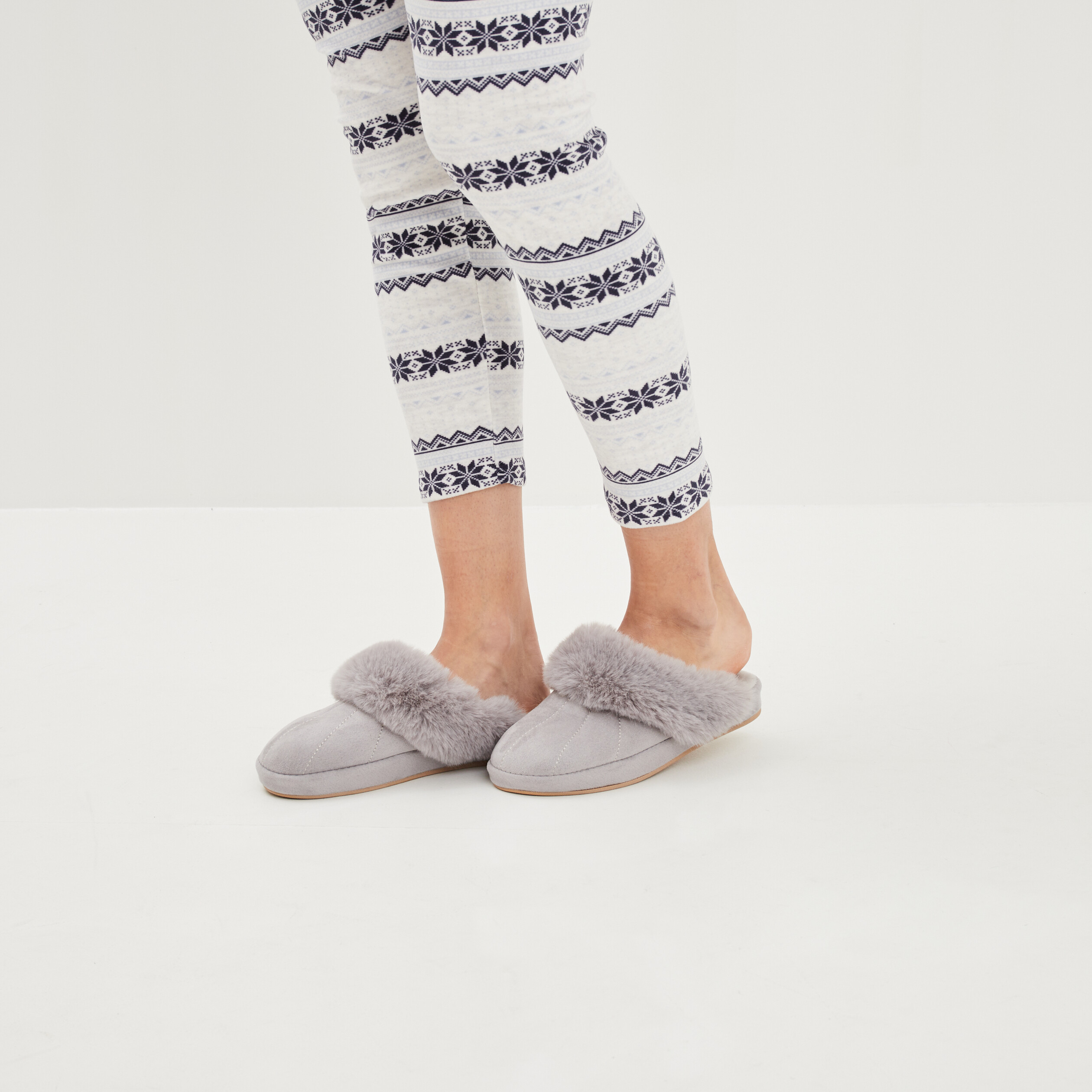 Chaussons mules avec fourrure mauve femme | La Halle