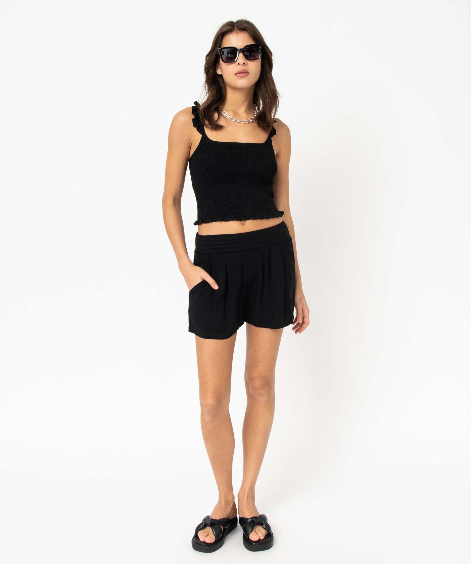 Blouse femme à bretelles volantés et coupe courte à smocks noir | GEMO