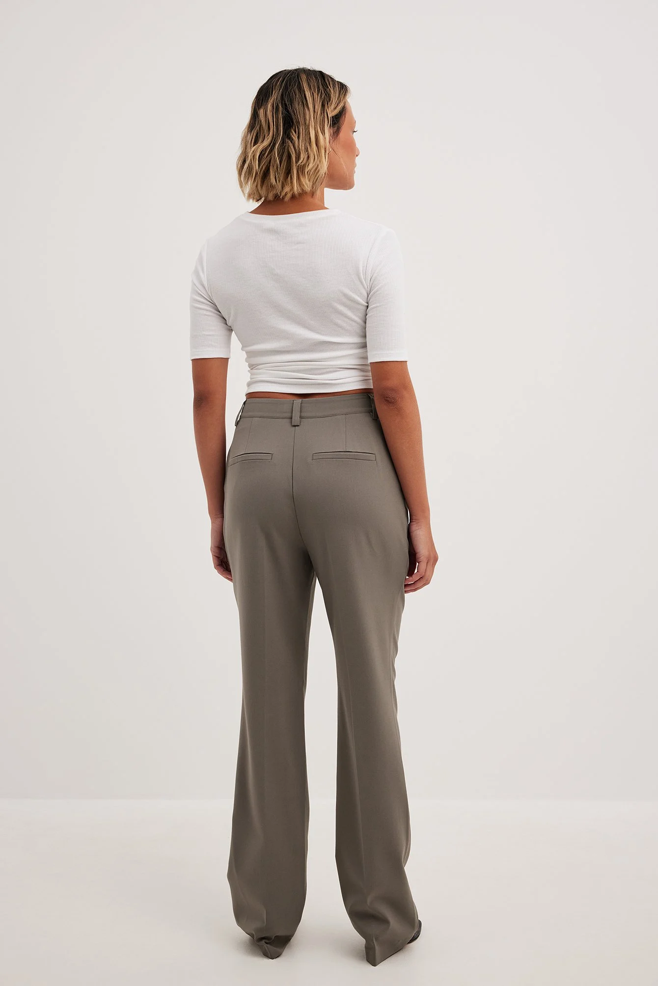 Enganliegende Schlaghose mit hoher Taille