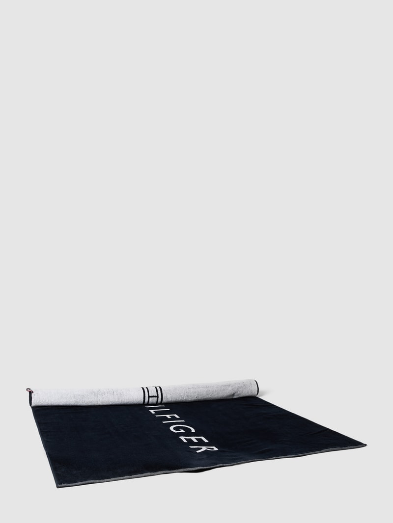 Strandtuch mit Label-Print in marineblau