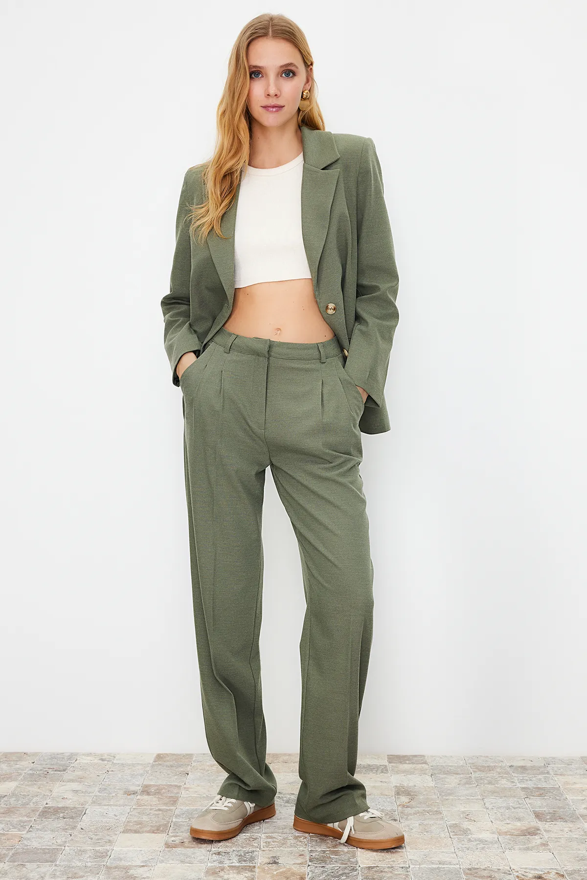 Trendyol Collection  Mintfarbene, gerade/gerade geschnittene, plissierte Webhose in limitierter Auflage TWOAW23PL00401