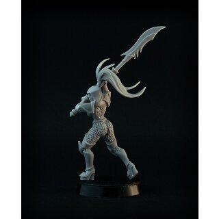 Female Dungeon Guard (28 mm) (5)