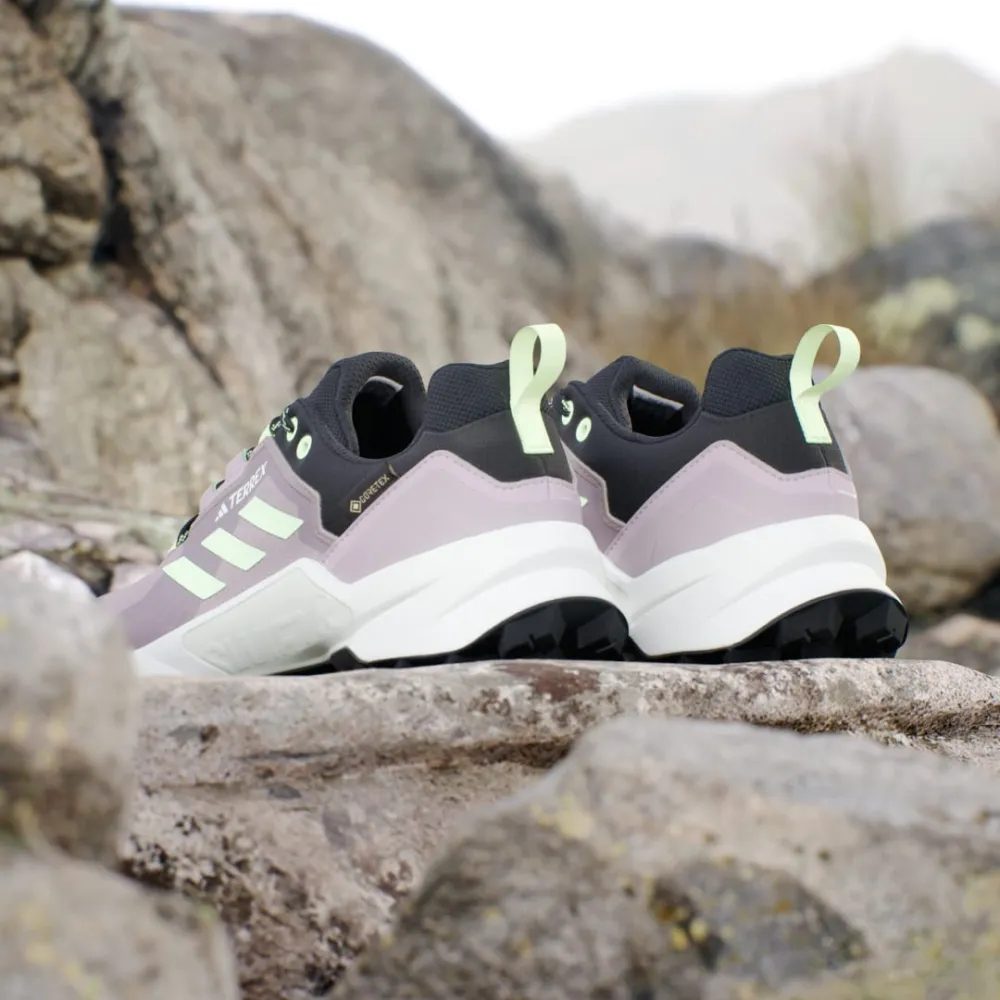 adidas SWIFT R3 IE5071 / pink