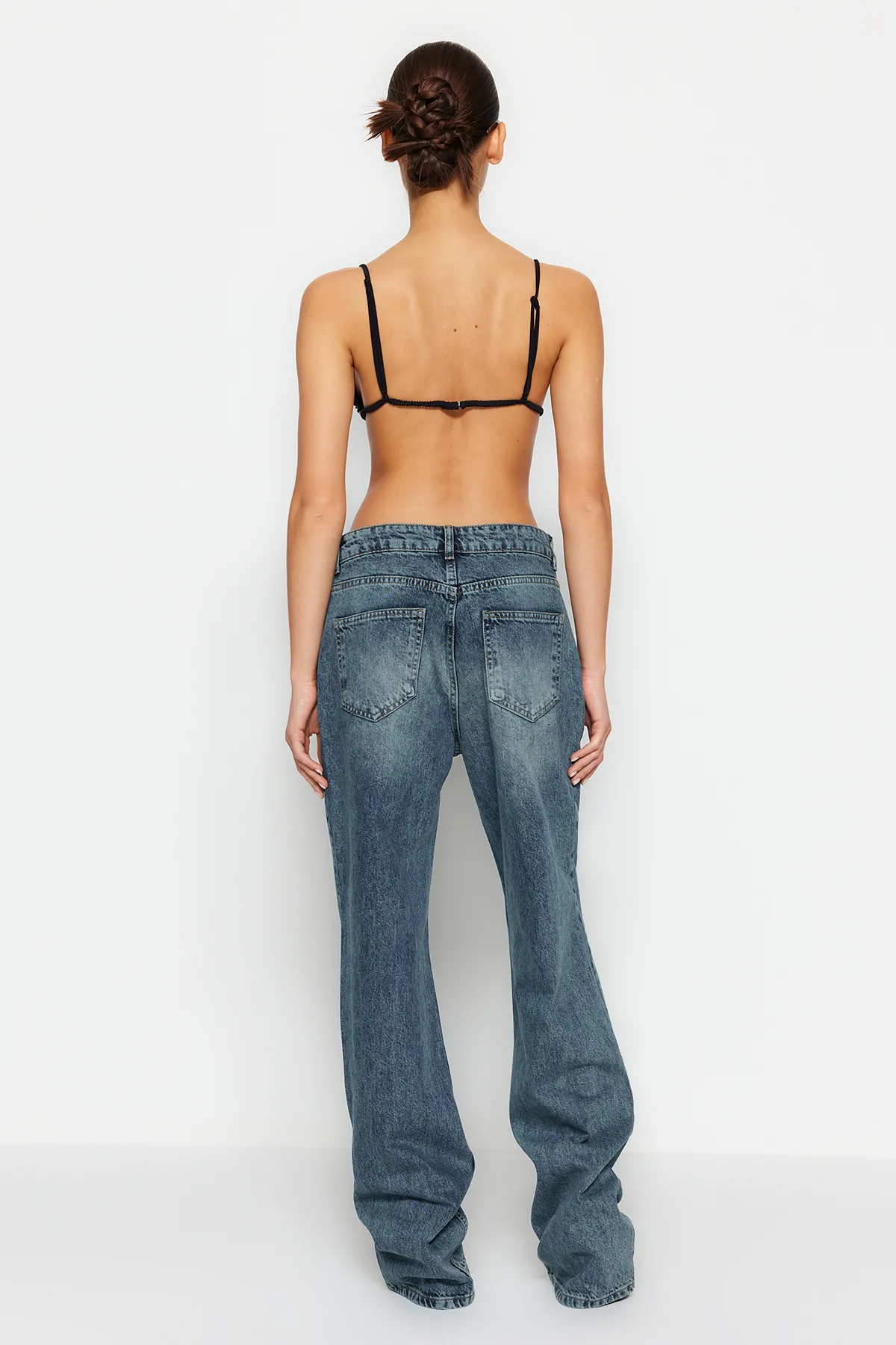 Trendyol Collection  Blaue Jeans mit niedriger Taille und weitem Bein TWOSS24JE00033