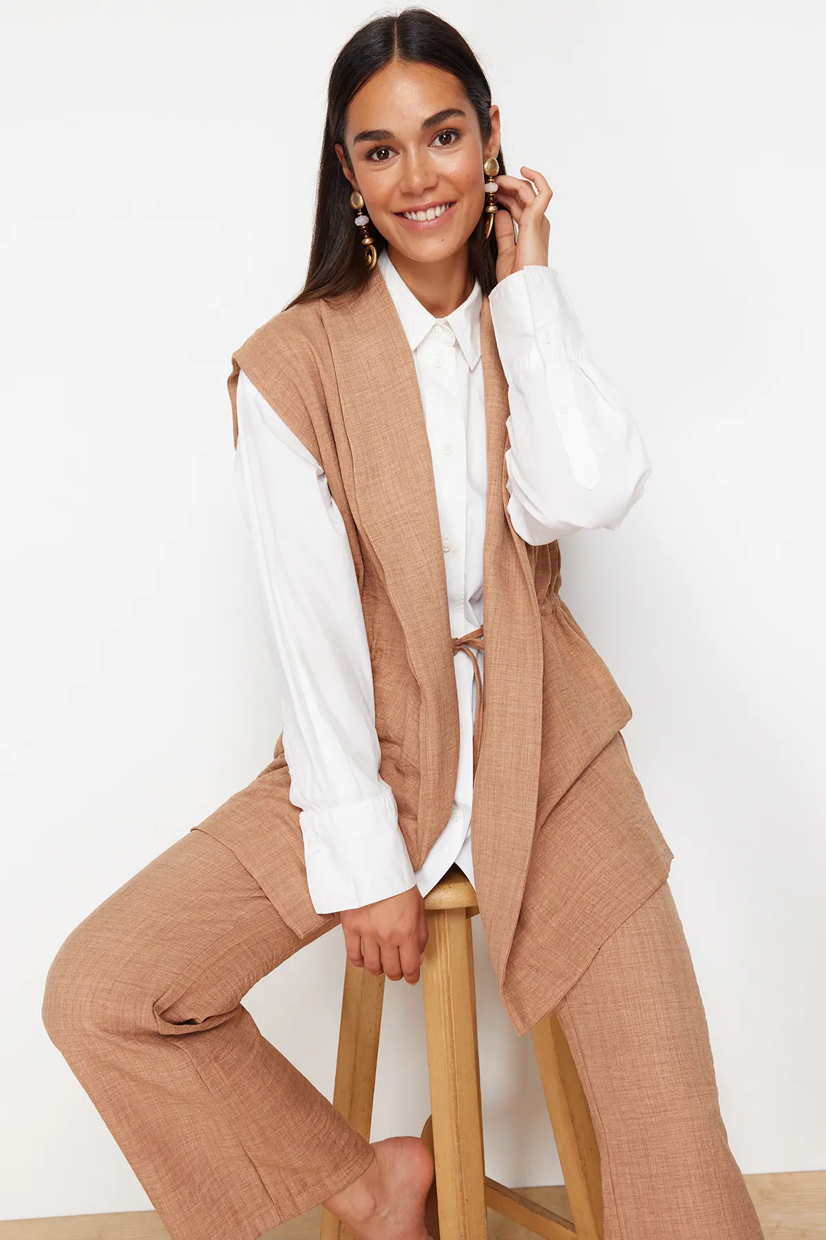 Trendyol Modest  Brauner, innen gebundener Kimono-Hosen-Gewebeanzug in Leinenoptik TCTSS23US00061
