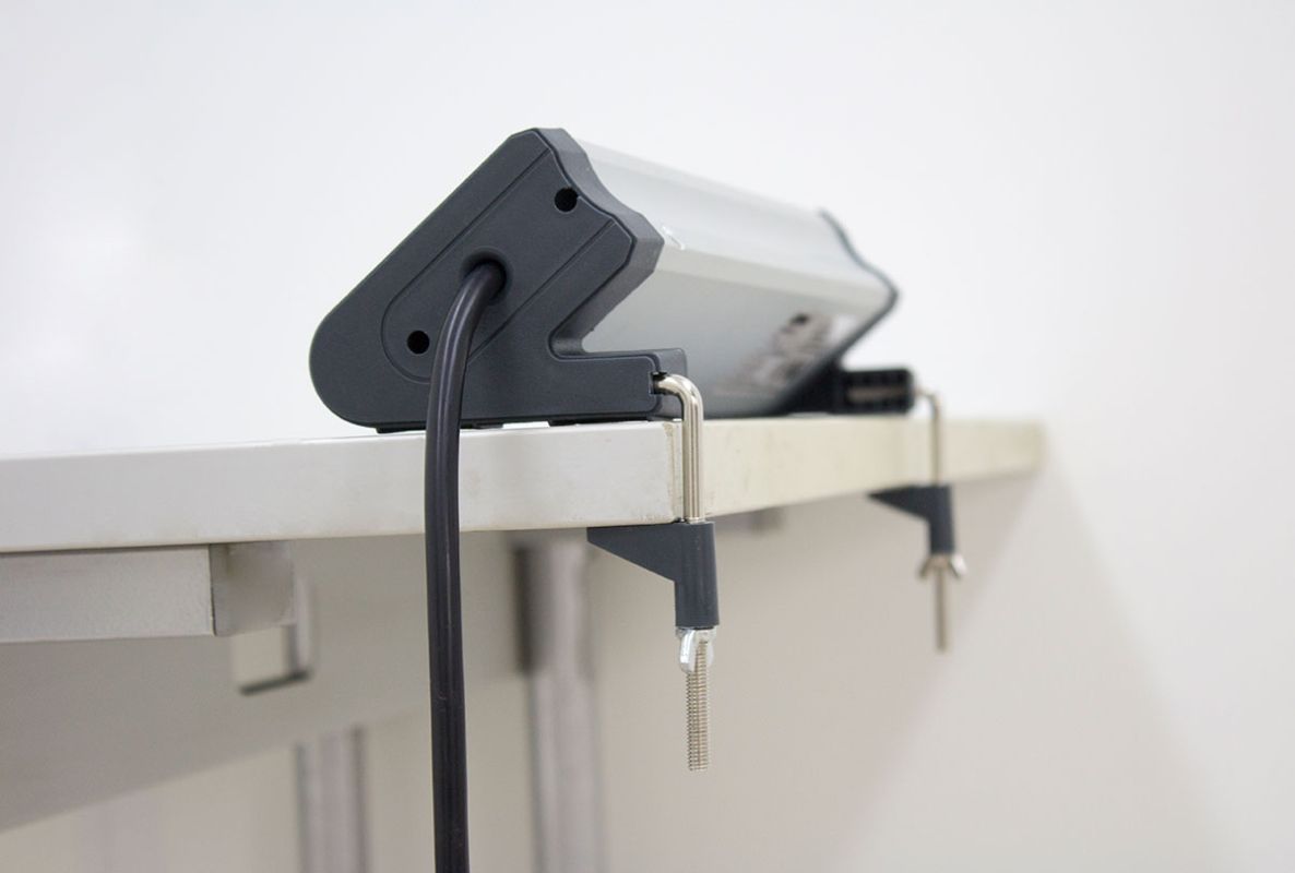 Schwabe 18361 Strømskinne 4x jordet, 2x USB aluminium/sort kabel 1,5m