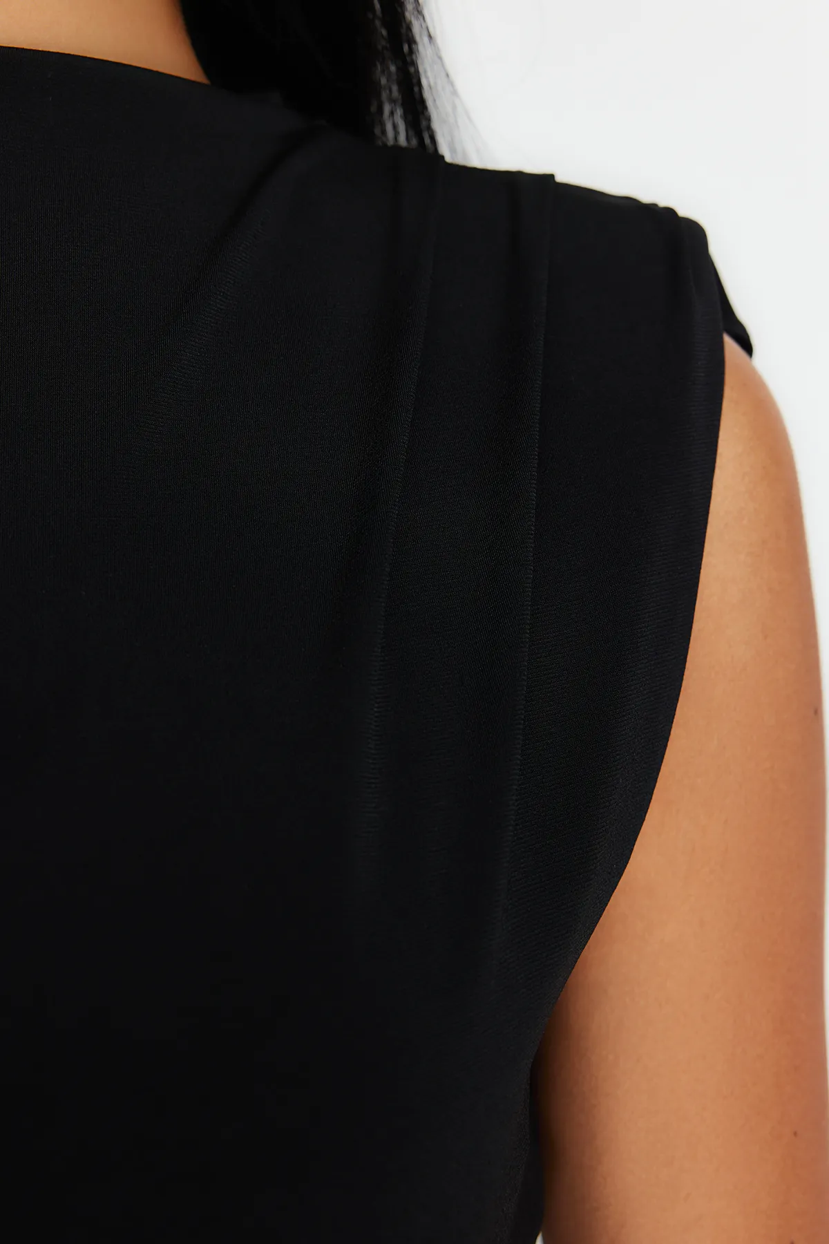 Trendyol Collection  Schwarzer, taillierter Strick-Body mit Druckknöpfen TPRSS24BD00012