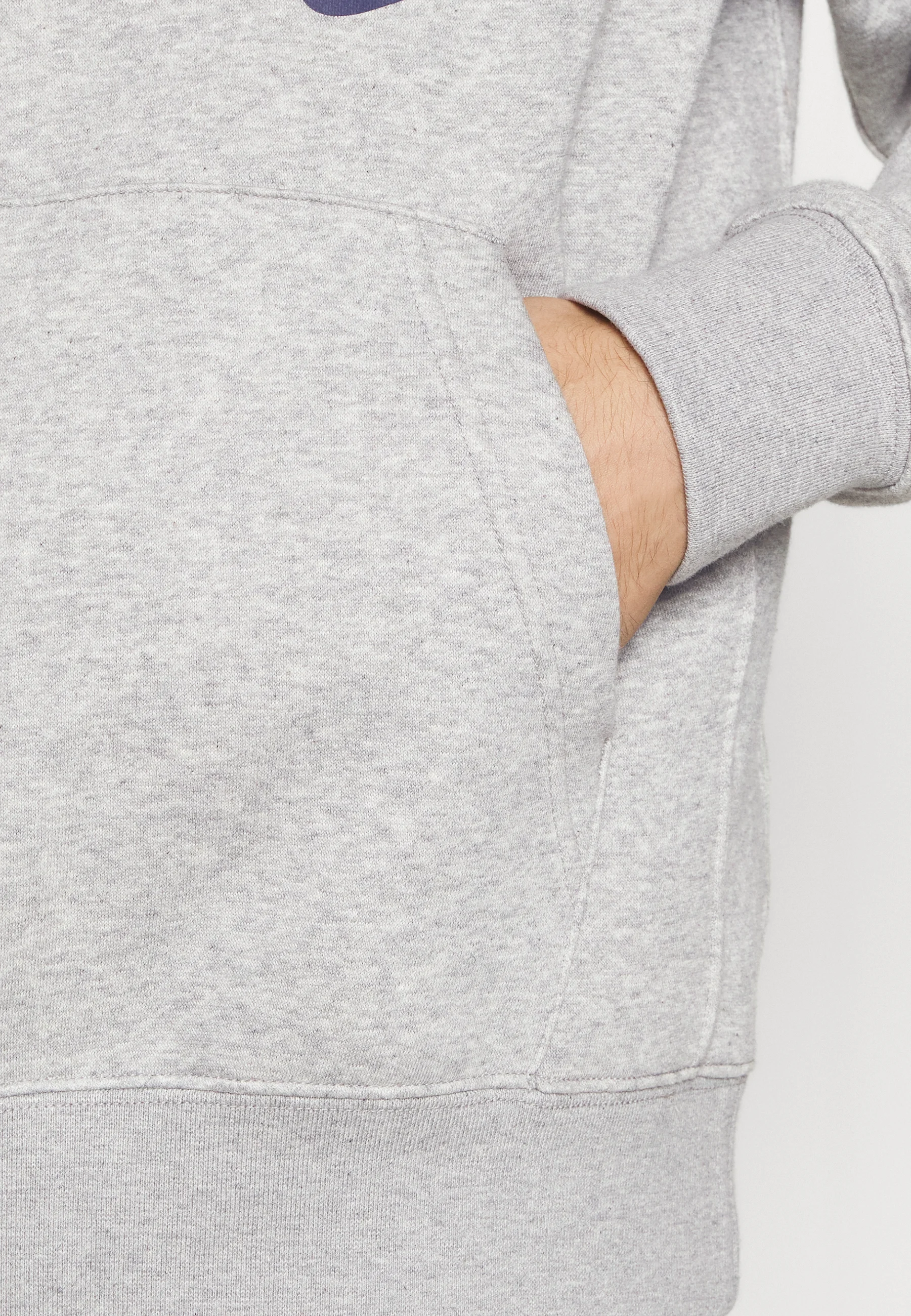 Nike Sportswear CLUB STACK - Sudadera con capucha