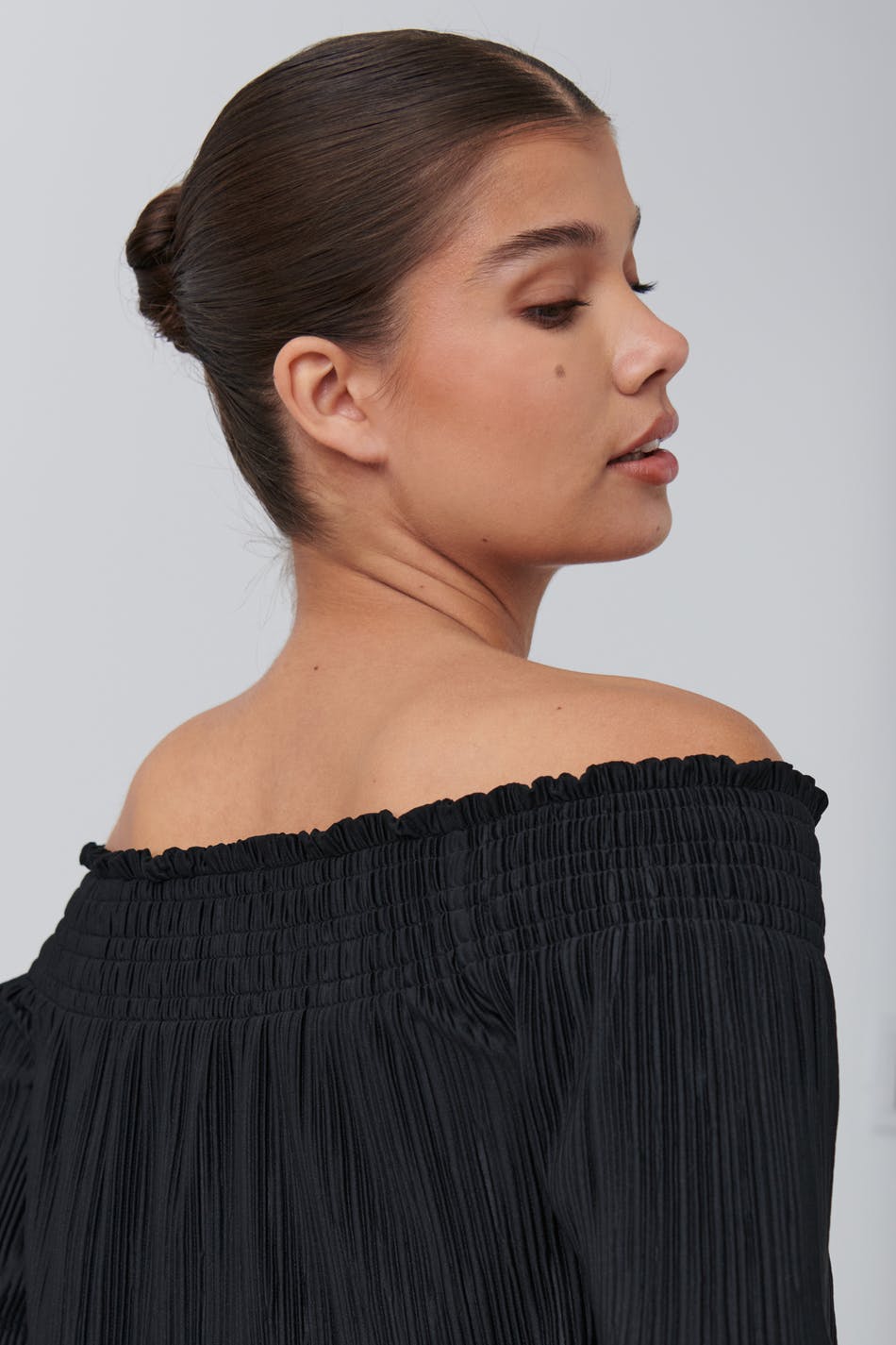 Off shoulder plisse top