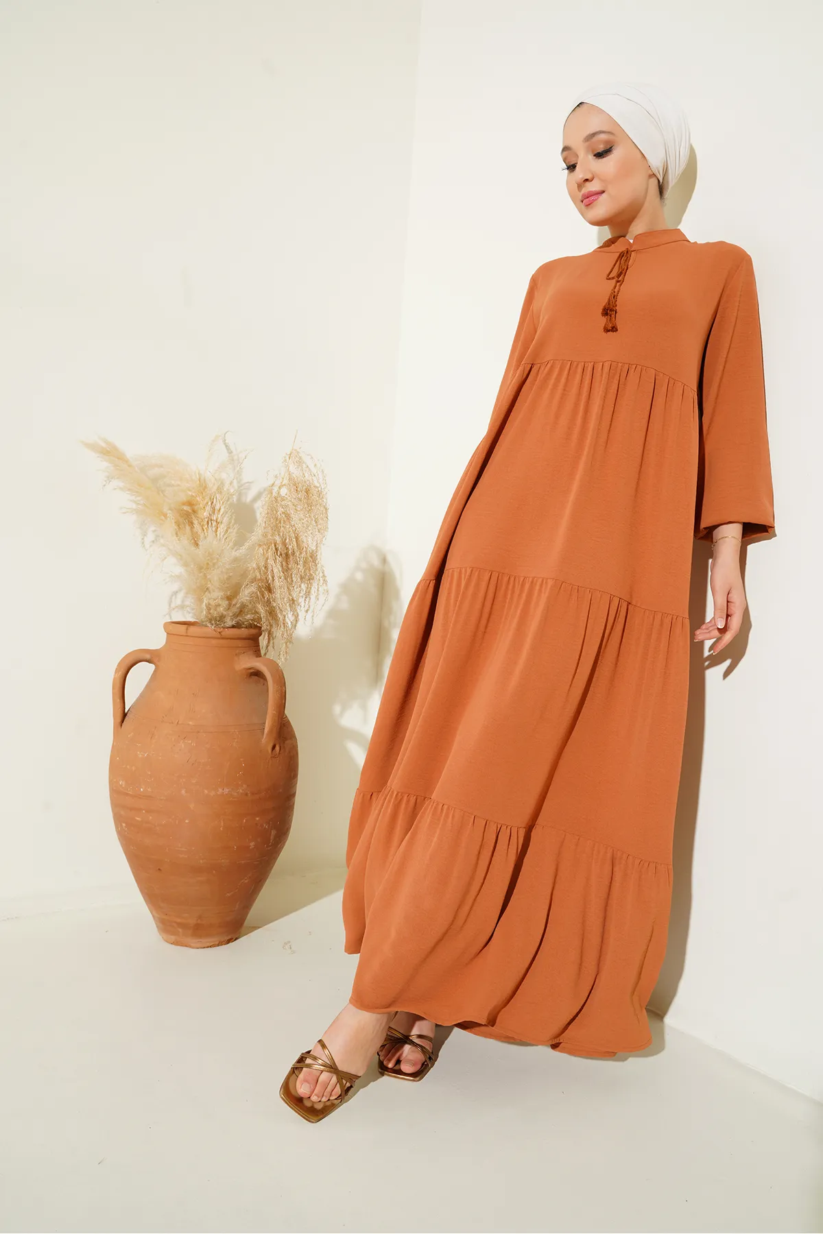 Bigdart  1627 Hijab-Kleid mit Kragen und Schnürung – Hellbraun