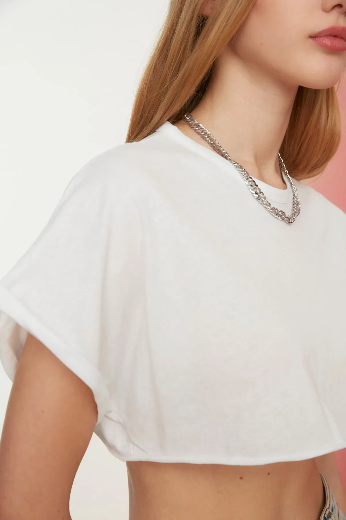 Trendyol Collection  Weißes Super-Crop-Strick-T-Shirt aus 100 % Baumwolle mit Rundhalsausschnitt TWOSS21TS0091