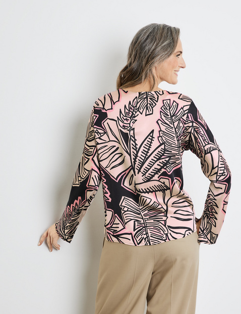 Nachhaltige Bluse mit tropischem Print