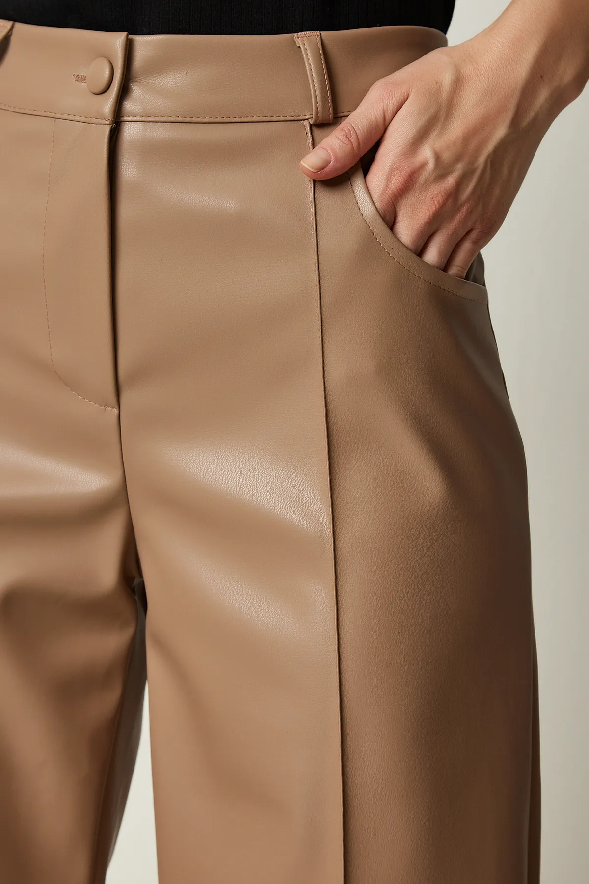 Happiness İstanbul  Biscuit Premium-Taschen-Kunstlederhose für Damen FN03151