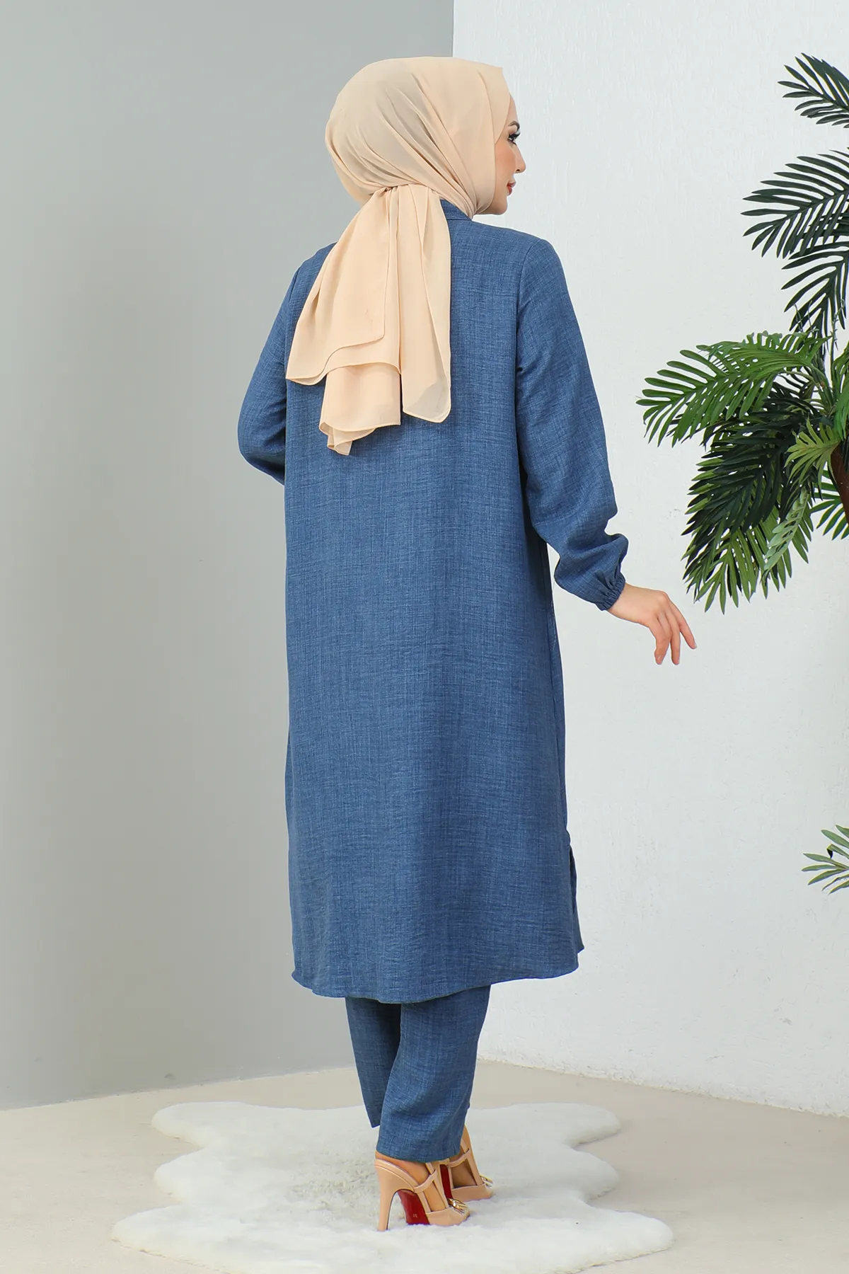 MODAQU  Indigoblaues Set aus Tunika und Hose mit Richterkragen