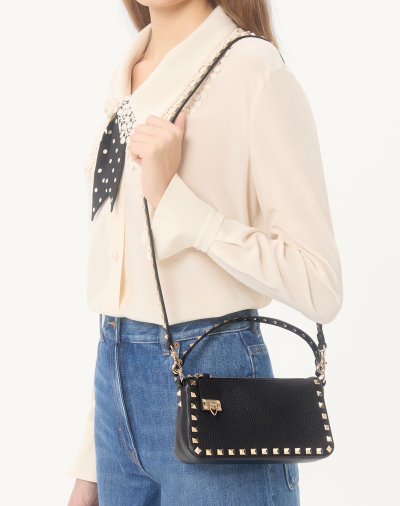 Bolsa de ombro pequena Rockstud em couro de bezerro granulado