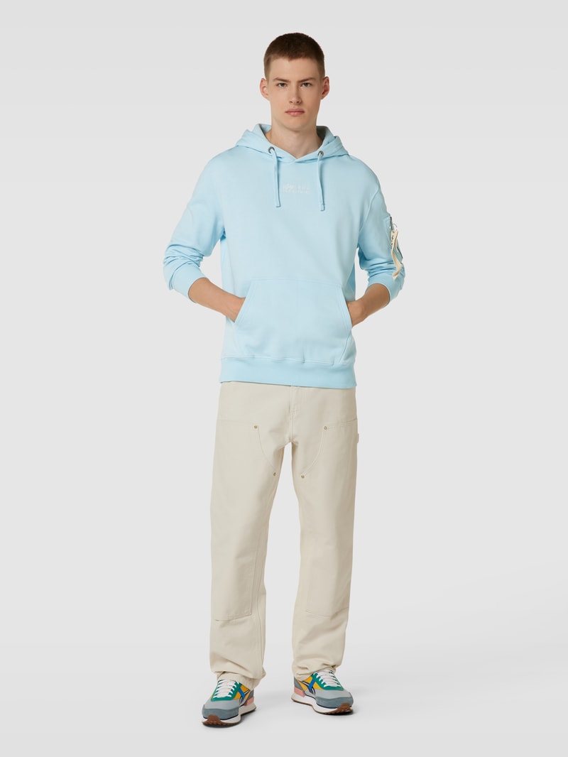 Hoodie mit Känguru-Tasche in hellblau