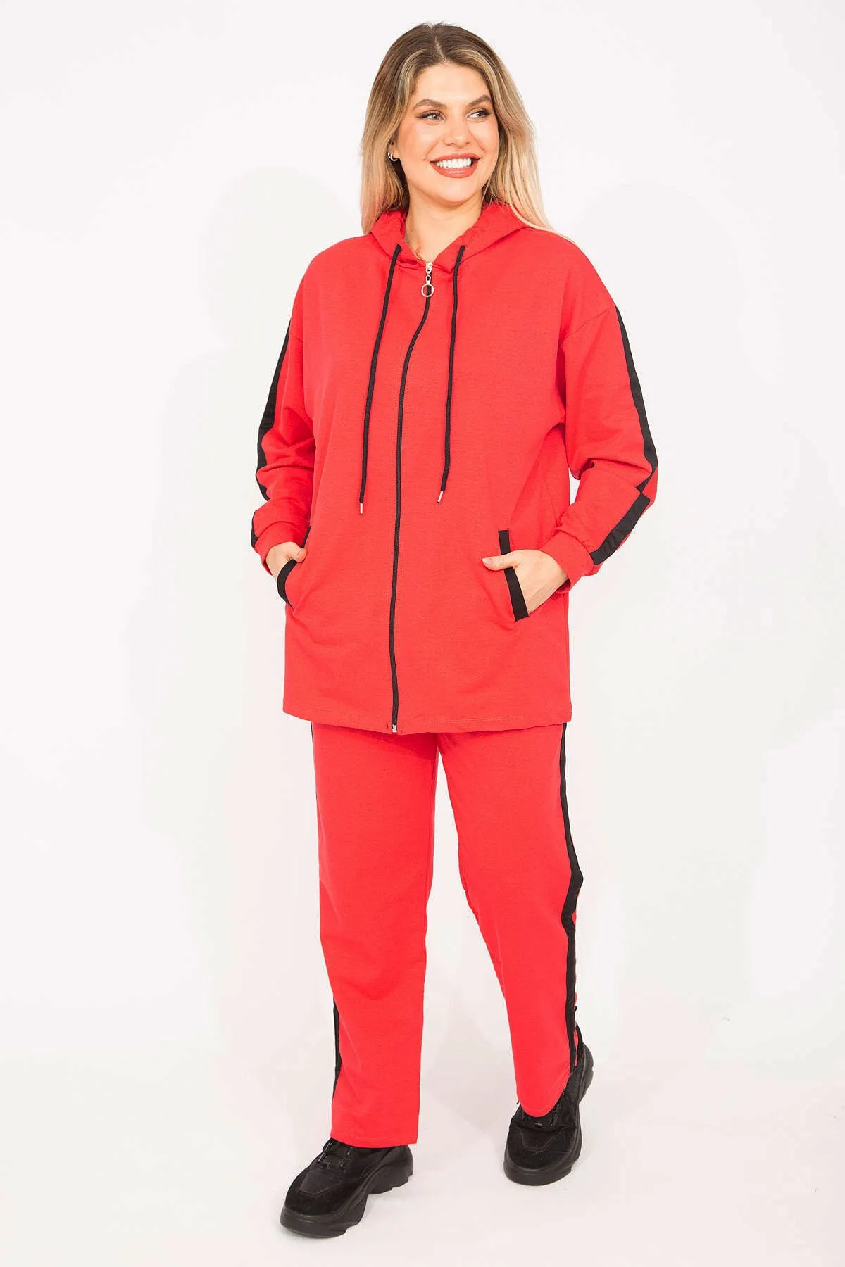 Şans  Großes rotes Sweatshirt-Hosen-Set für Damen 65n35303