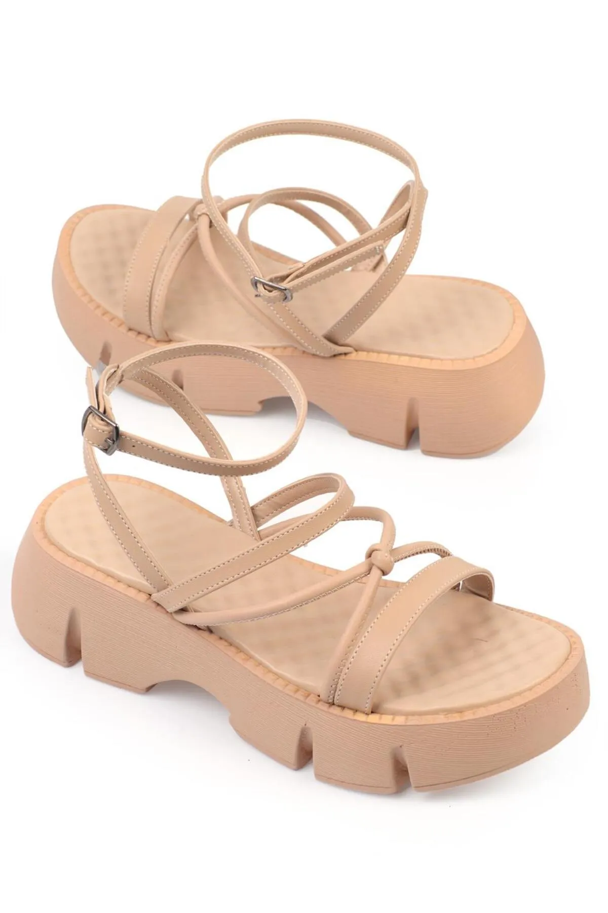 Capone Outfitters  Capone Damen-Sandalen mit dickem Sohlen-Knöchelriemen und bequemer Sohle in Beige