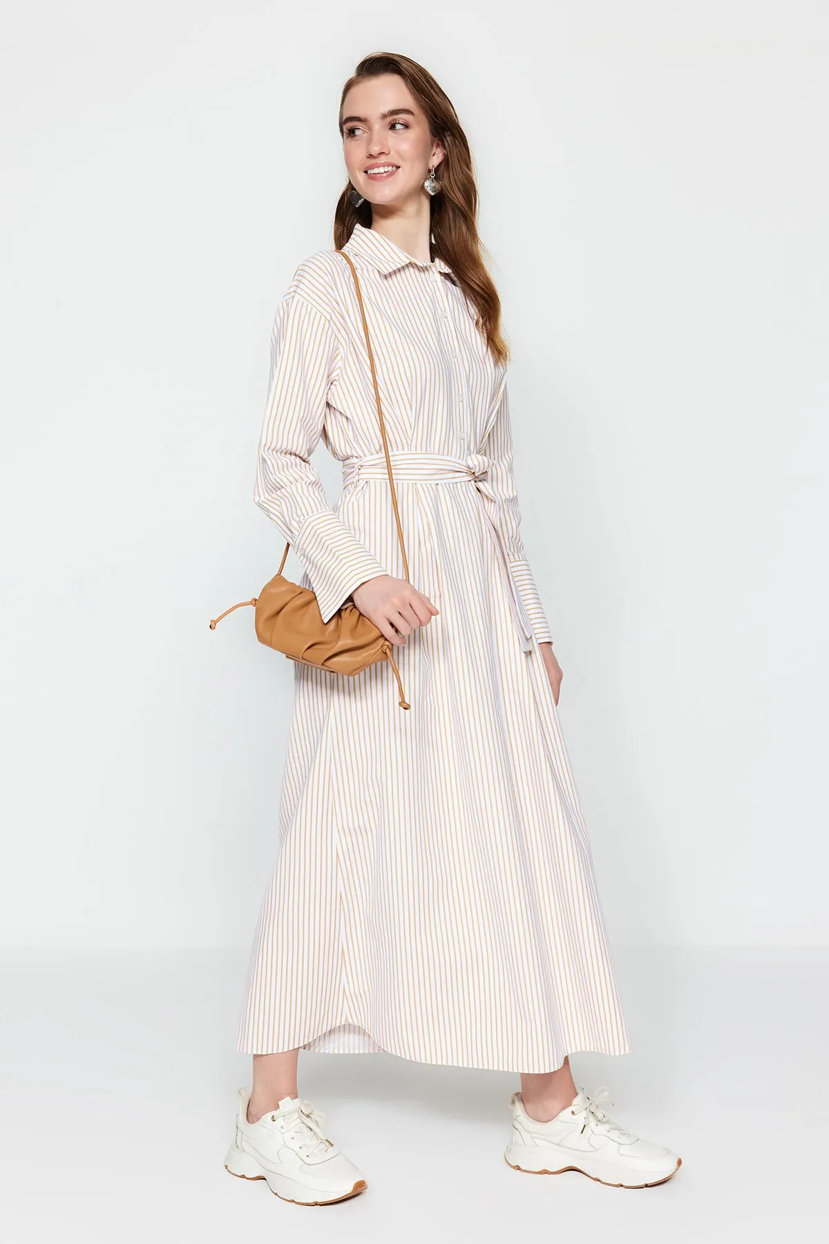 Trendyol Modest  Kleid - Beige - Blusenkleid