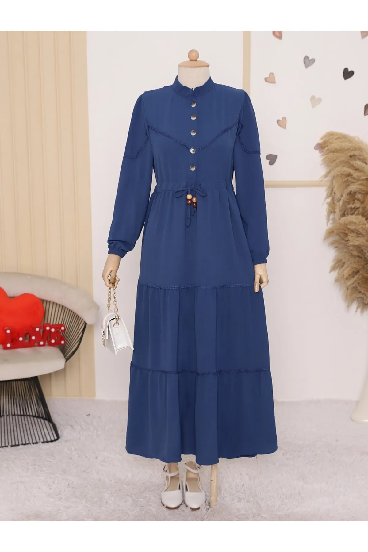 Modamorfo  Halb geknöpftes Spitzenkleid