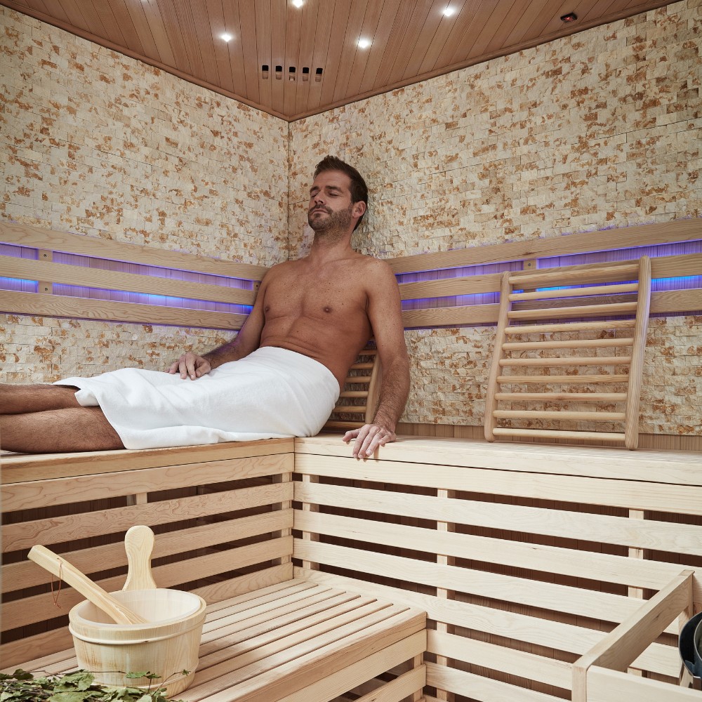Home Deluxe Traditionelle Sauna SKYLINE XL BIG Kunststeinwand - 200 x 200 cm
