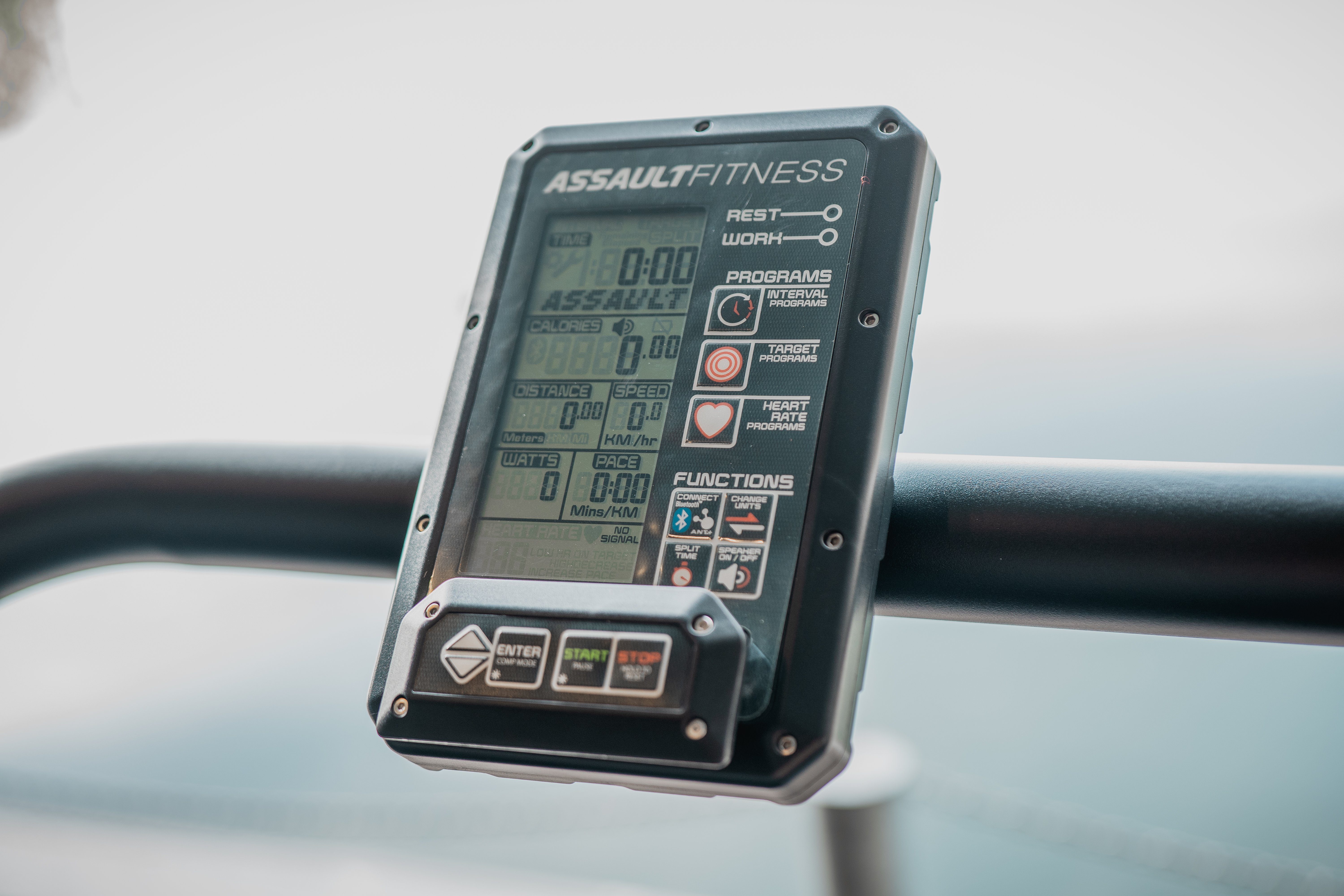 Assault Fitness Laufband Assault Runner Pro Curved Threadmill, kein Strom benötigt (1-tlg), Laufen wie auf Luft, wird durch Dich angetrieben