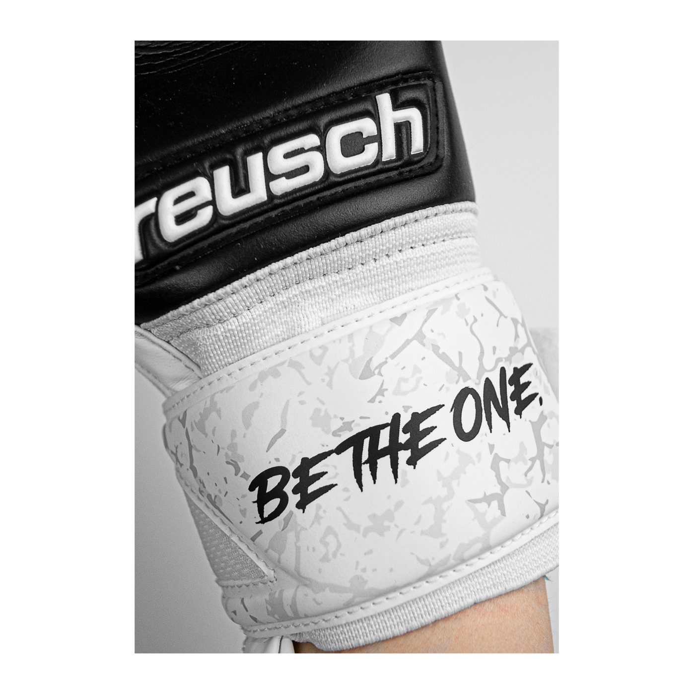 Reusch Attrakt Freegel Infinity TW-Handschuhe Weiss Schwarz F1101