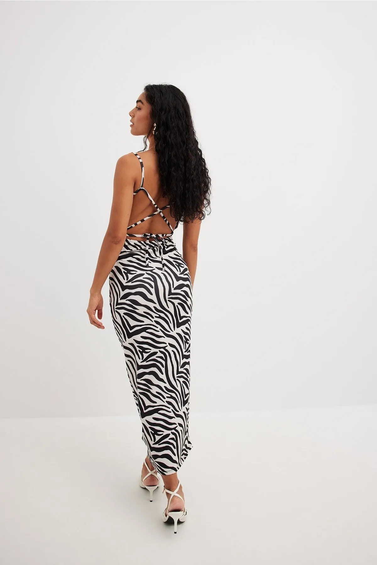 NA-KD  Maxikleid mit Wasserfallausschnitt