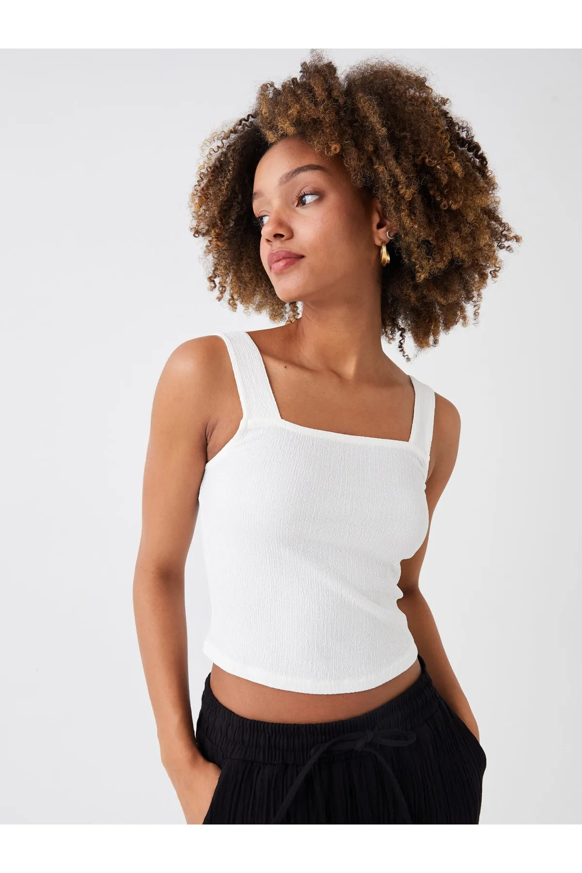 LC Waikiki  Kurzes Tanktop für Damen mit eckigem Kragen und geraden Trägern