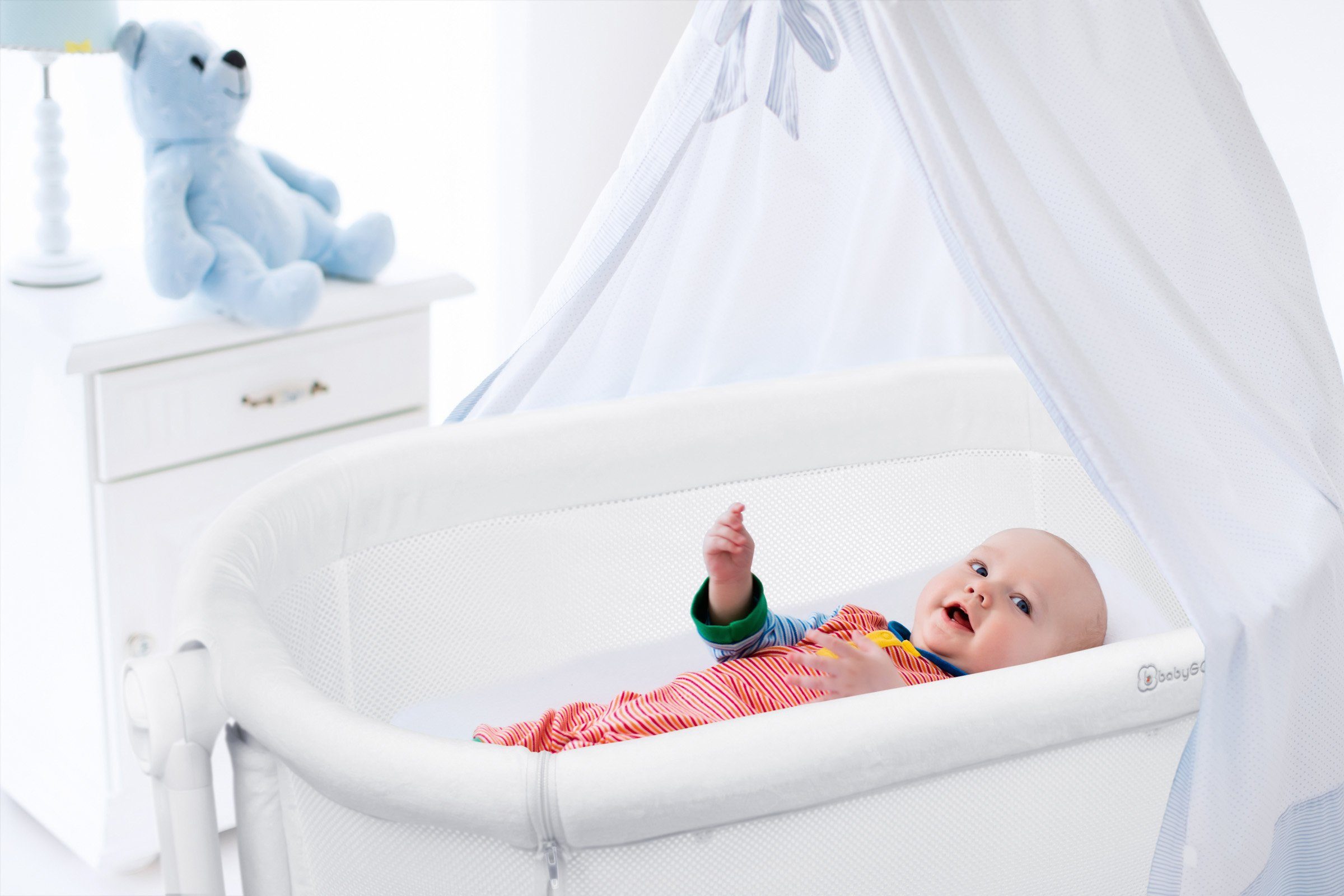 BabyGo Beistellbett Amila, beige white, mit Schaukelfunktion