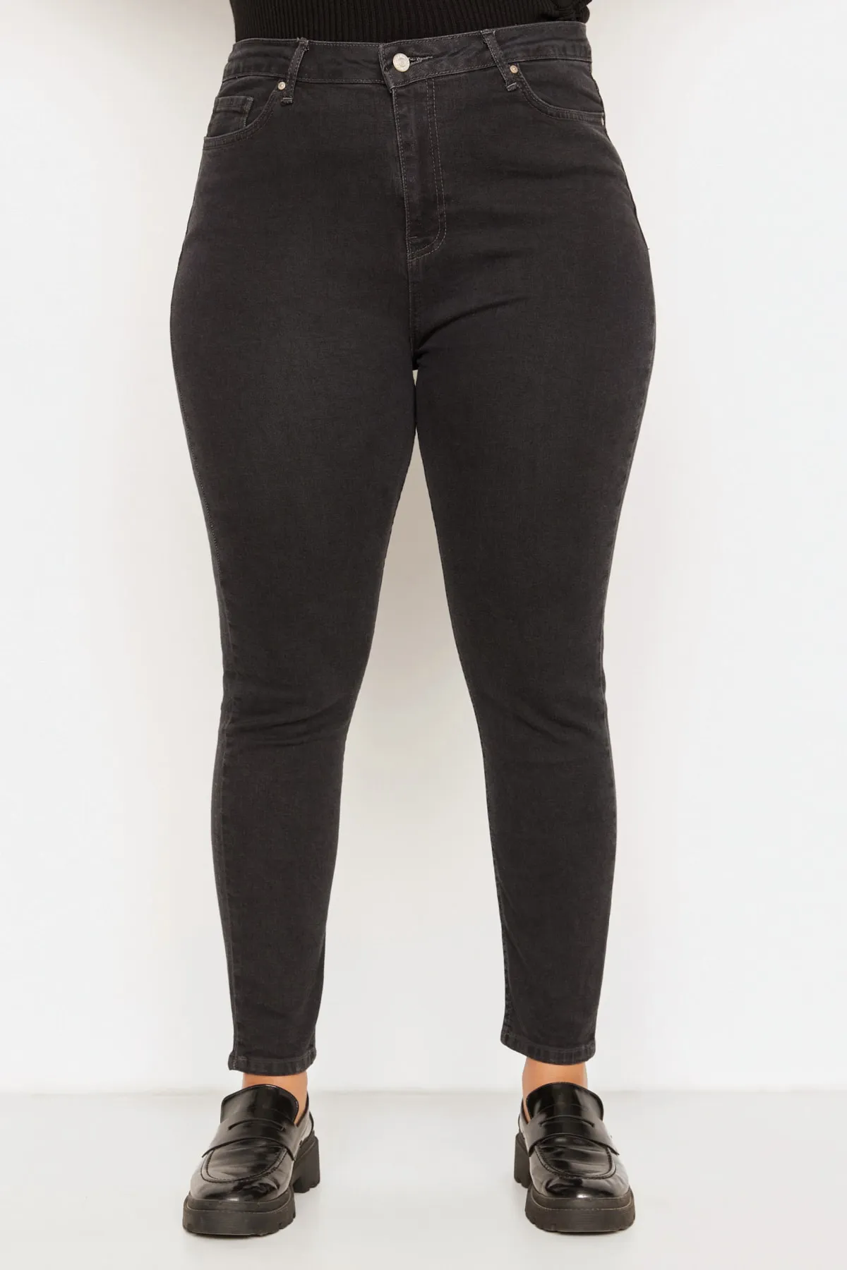 Trendyol Curve  Anthrazitfarbene Röhrenjeans mit hoher Taille TBBAW23JE00003