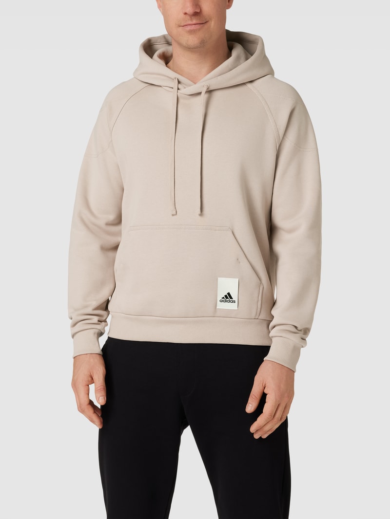 Hoodie mit Label-Patch in haselnuss braun