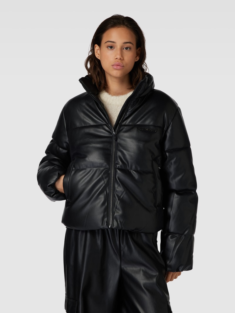 Steppjacke mit Stehkragen in schwarz