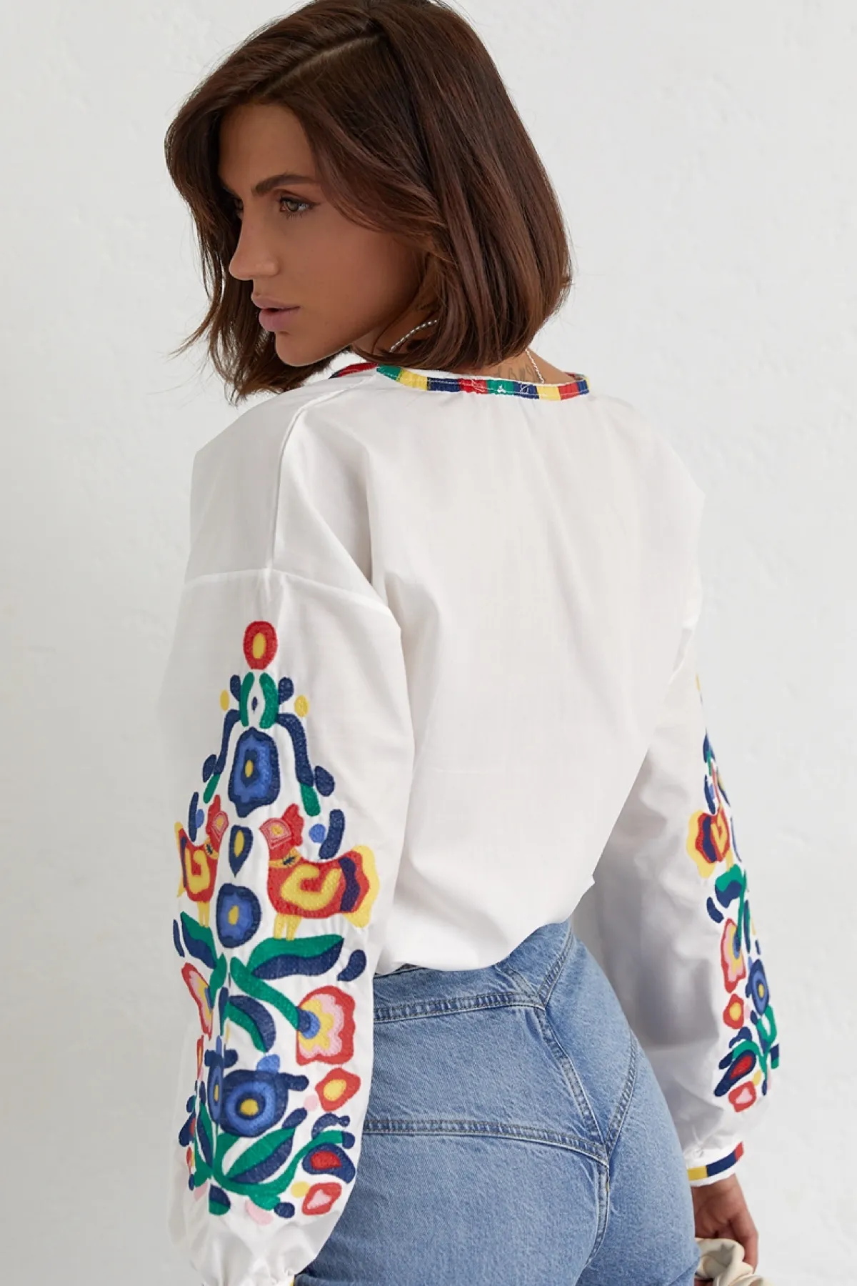 FEMELLE  Vollständig besticktes Design-Vintage-Bluse für Damen der neuen Saison