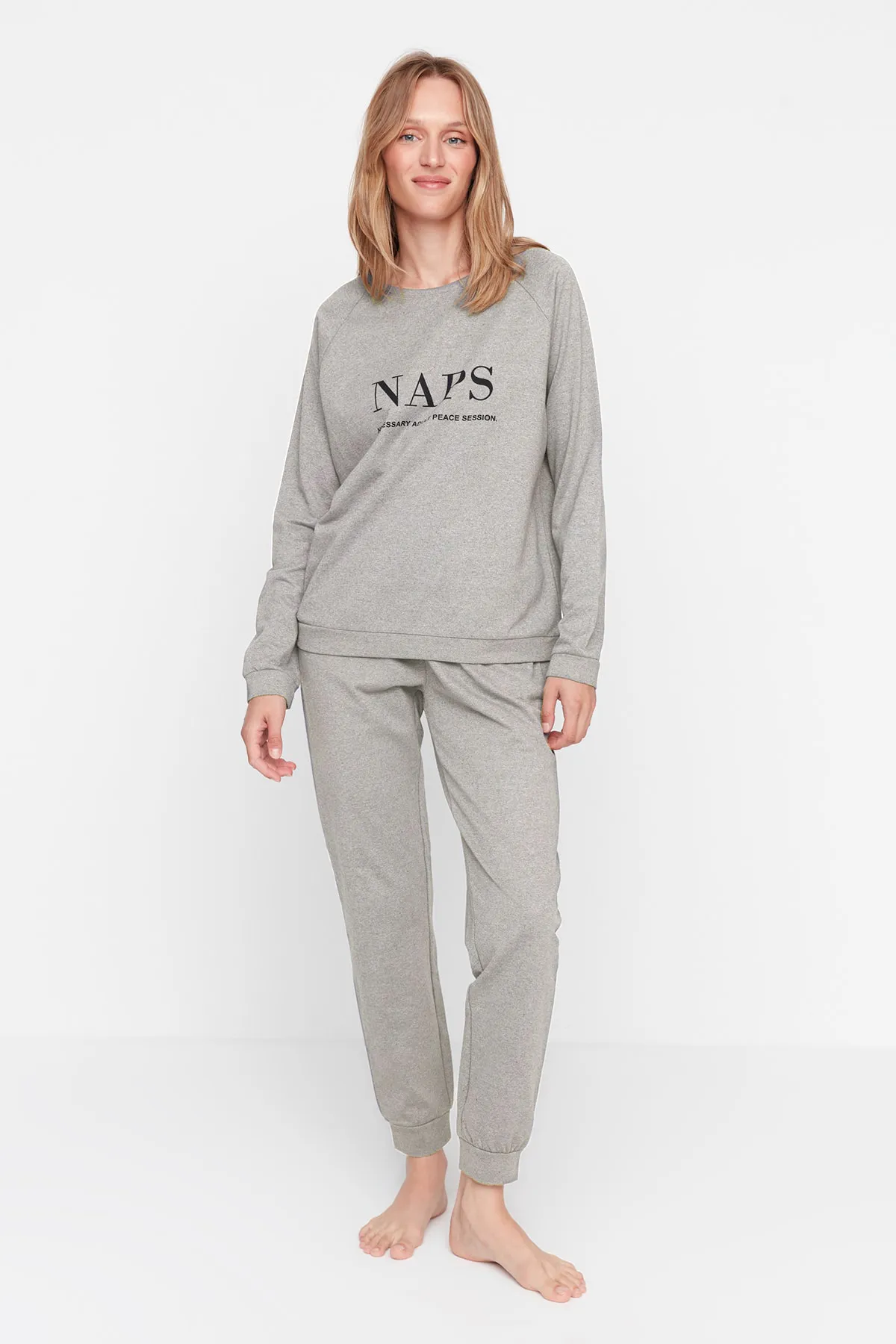 Trendyol Collection  Anthrazitfarbenes Slogan-T-Shirt-Jogger-Strick-Pyjama-Set THMAW21PT0497