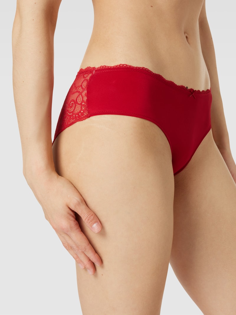 Hipster mit Spitzeneinsatz in rot