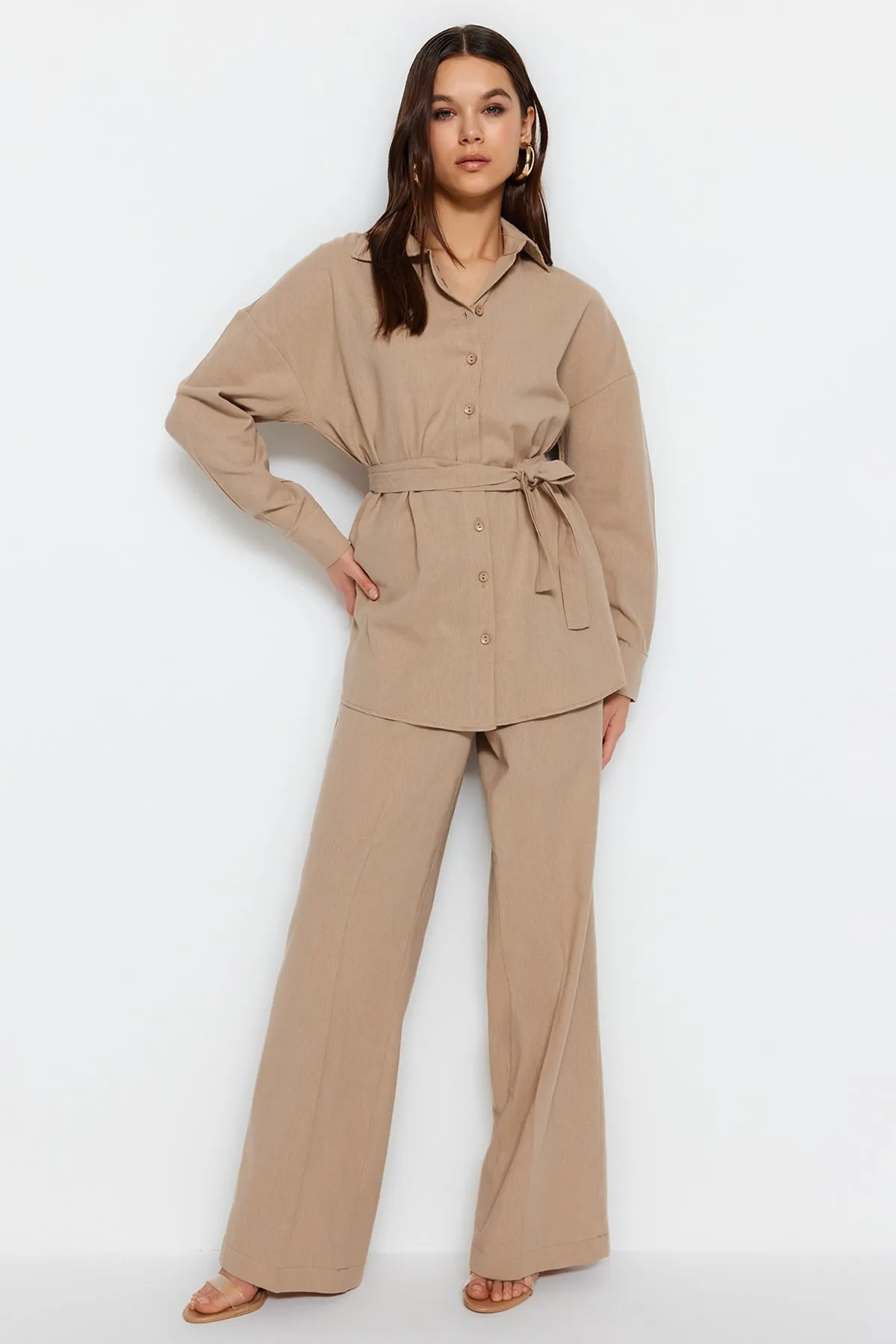 Trendyol Collection  Nerzfarbenes Al-Top-Set mit gewebtem Gürtel TWOSS23AU00072
