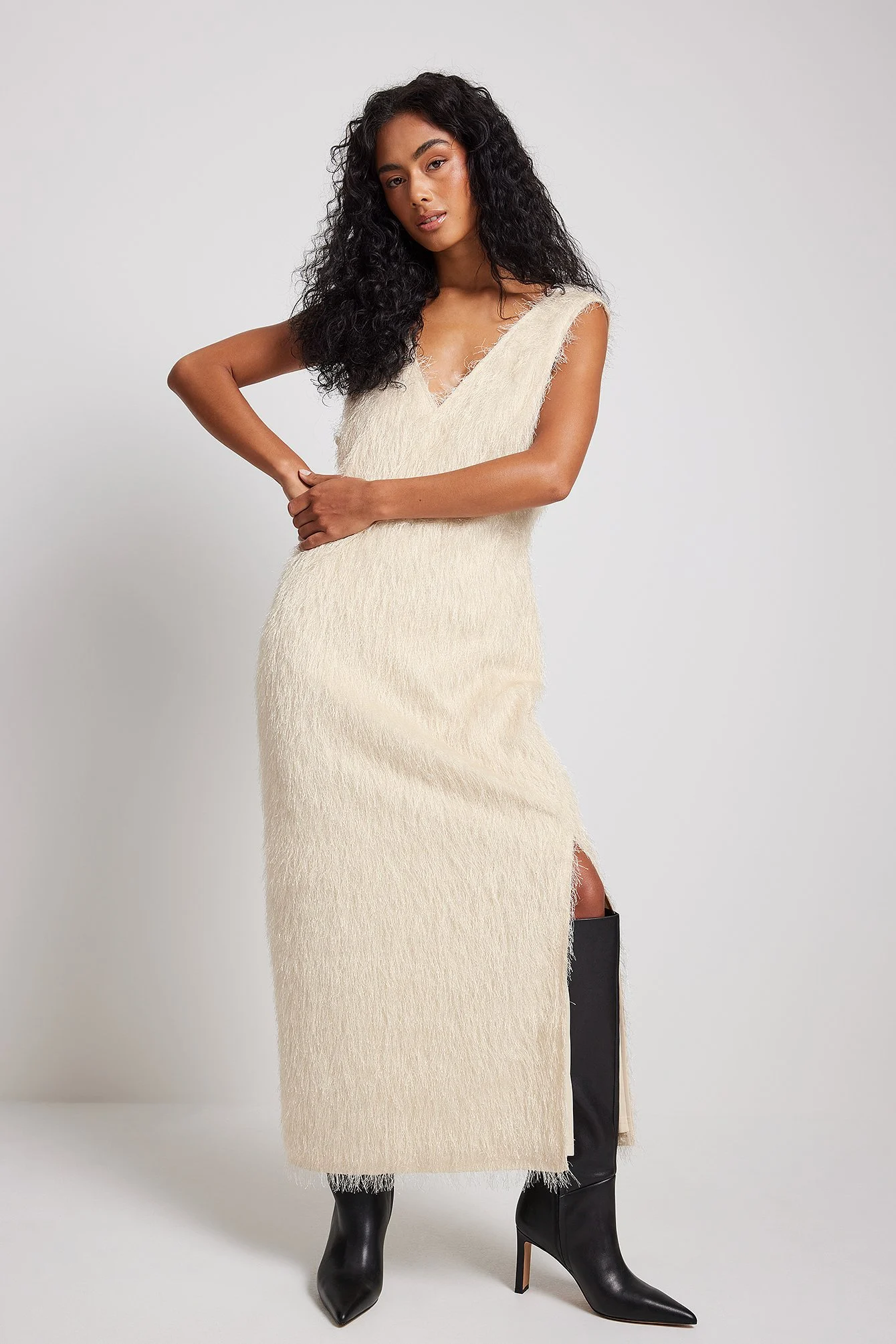 Maxikleid mit Federn