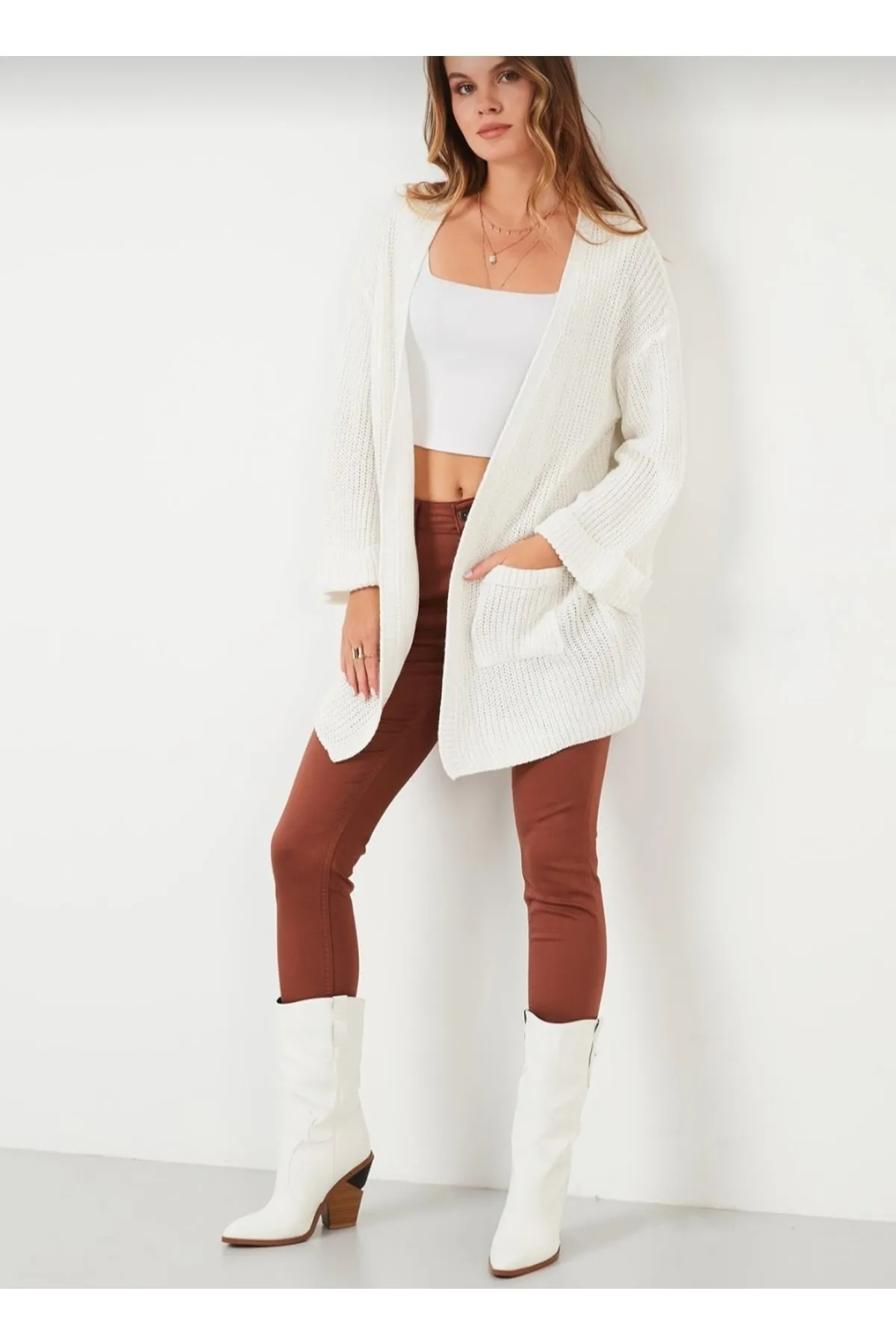 Nazende Stil  Lässiger Ecru-Strick-Cardigan für Damen mit gefalteten Ärmeln und Taschen