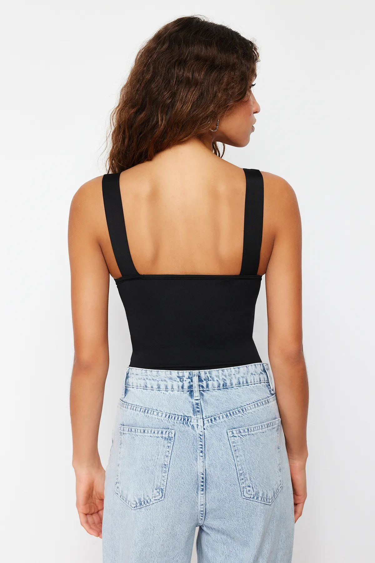 Trendyol Collection  Schwarzer, taillierter/körperanliegender Rücken, detaillierter, quadratischer Kragen, flexibler Strickbody mit Druckknöpfen TWOSS24BD00026