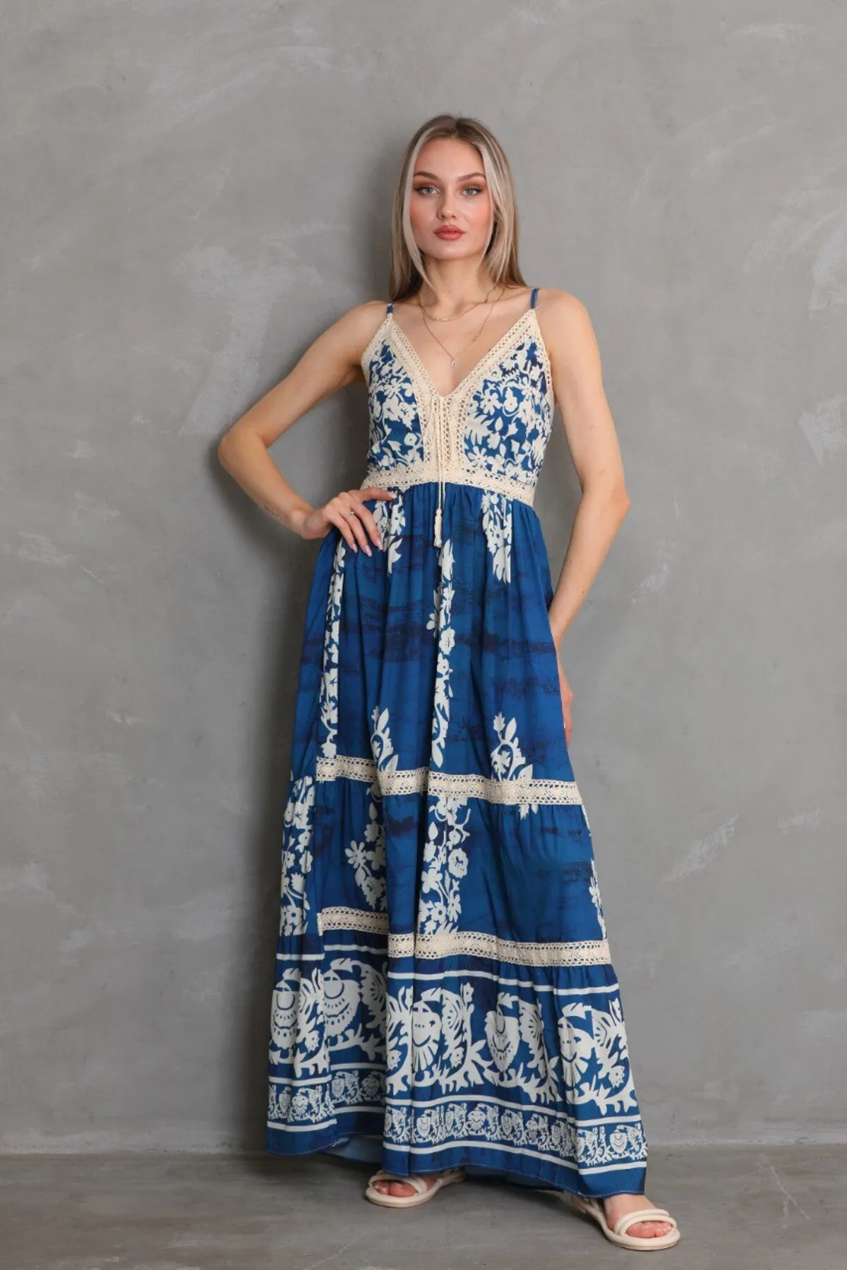BİKELİFE  Damen Sommerkleid mit Blumenmuster, dünnen Trägern und Strickdetails